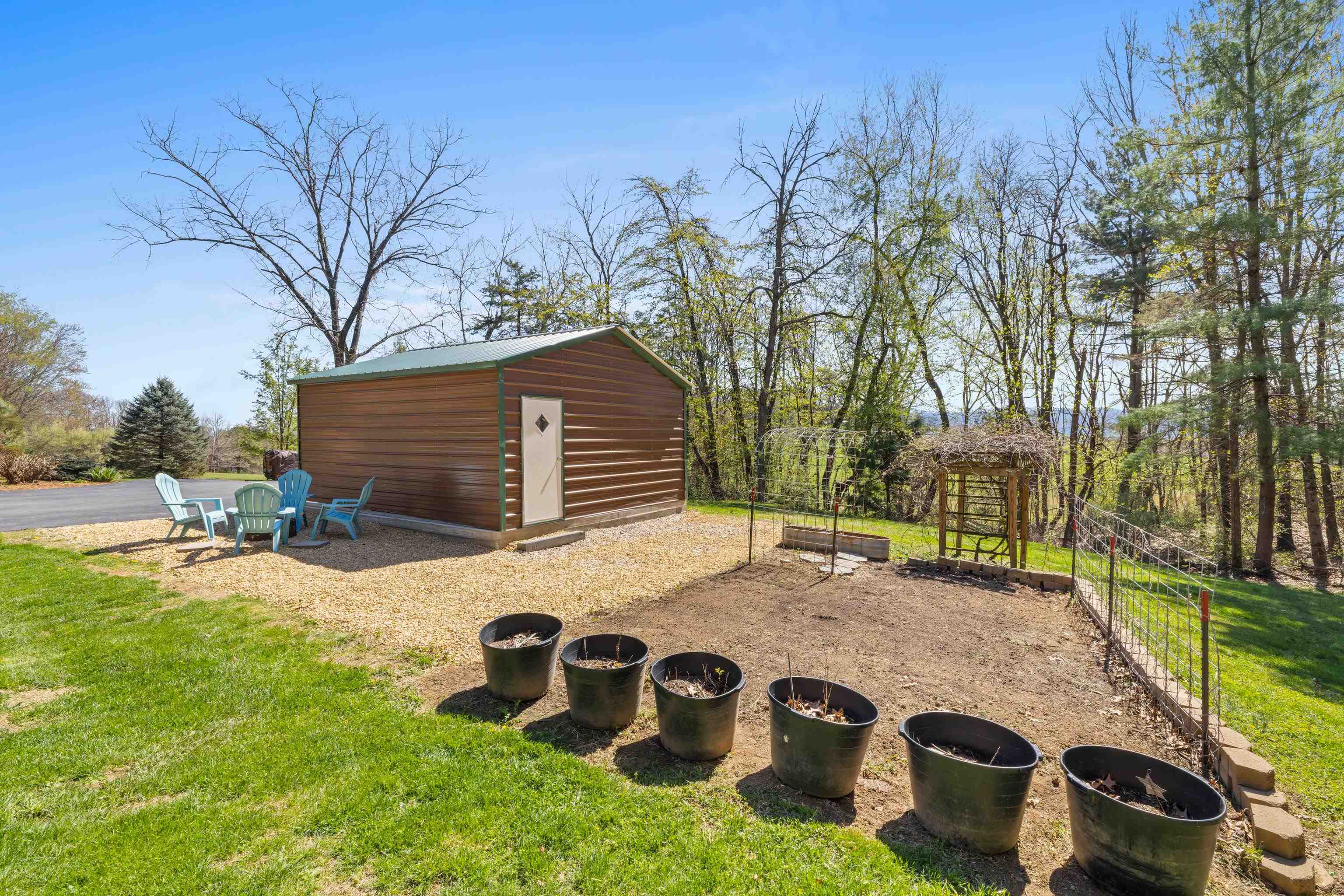 115 SPRING CROSSING LN