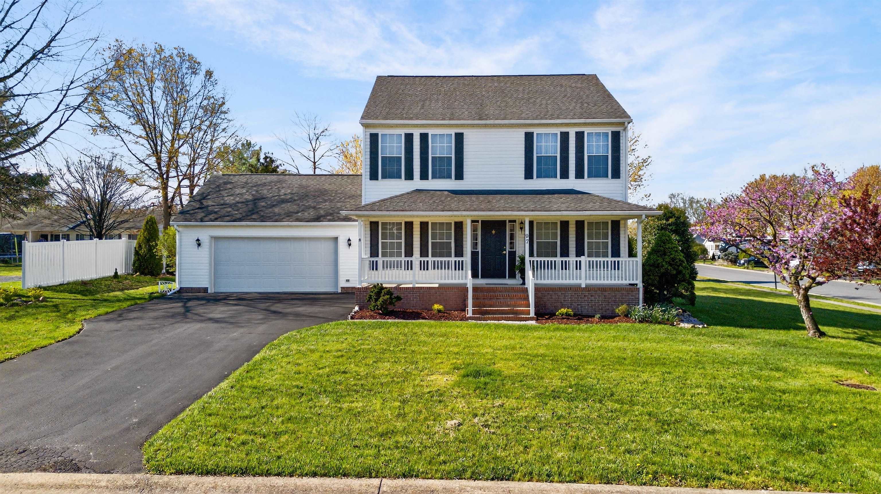 97 LAUREL OAK LN