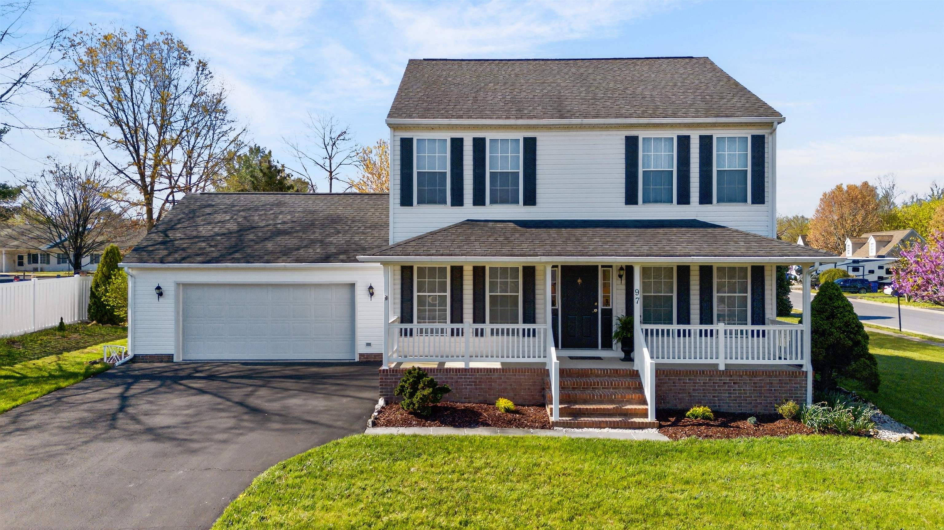 97 LAUREL OAK LN