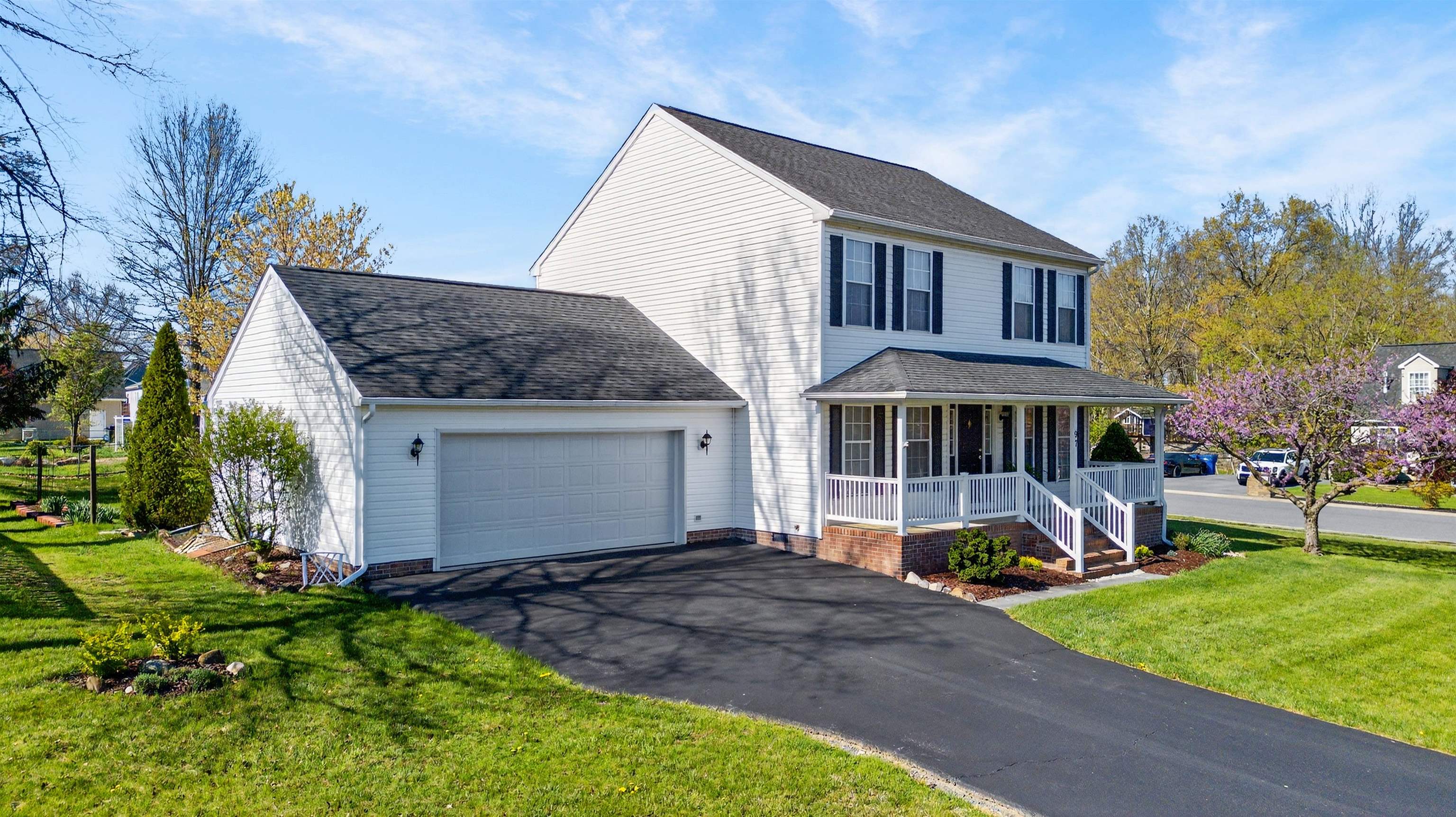 97 LAUREL OAK LN