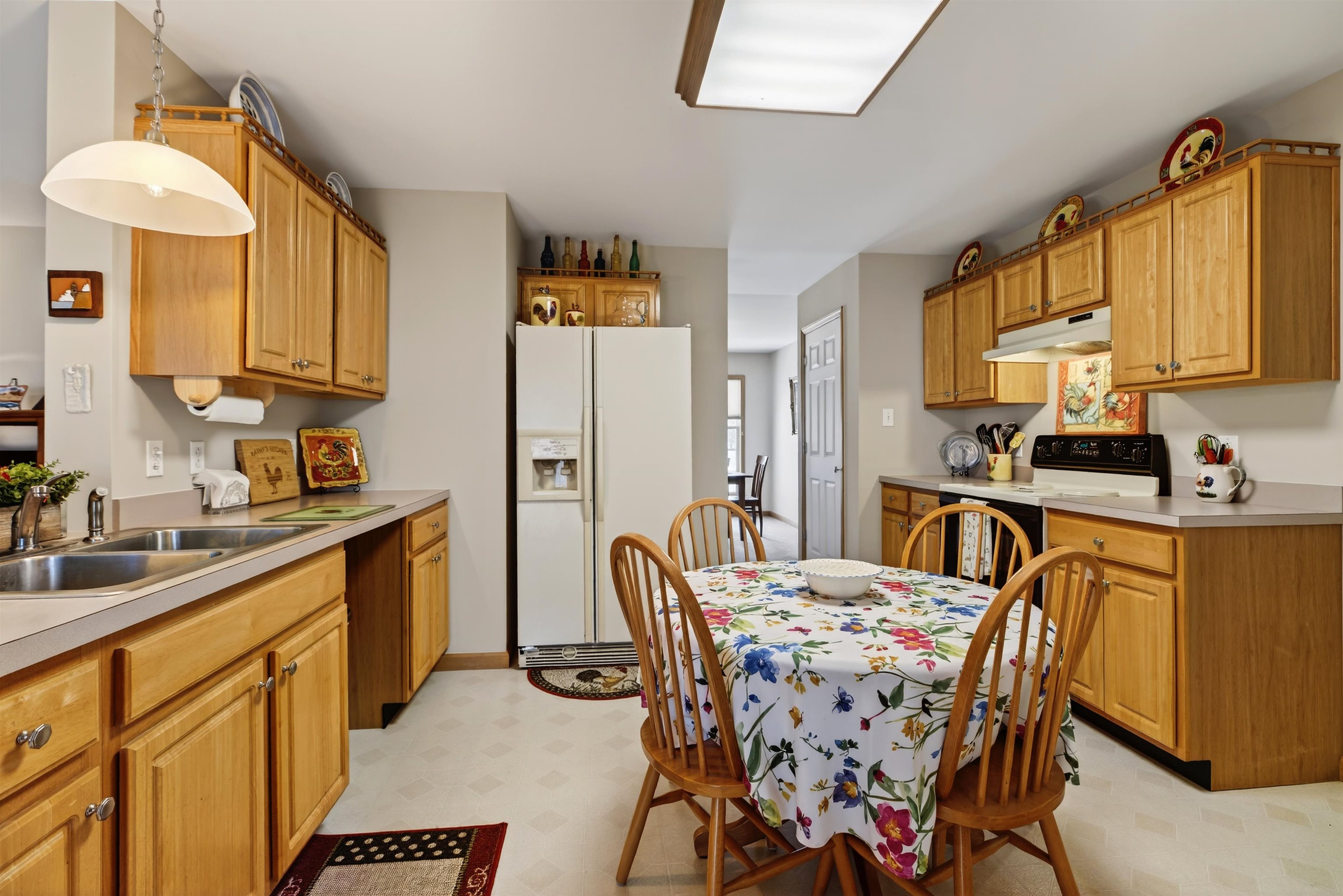 97 LAUREL OAK LN