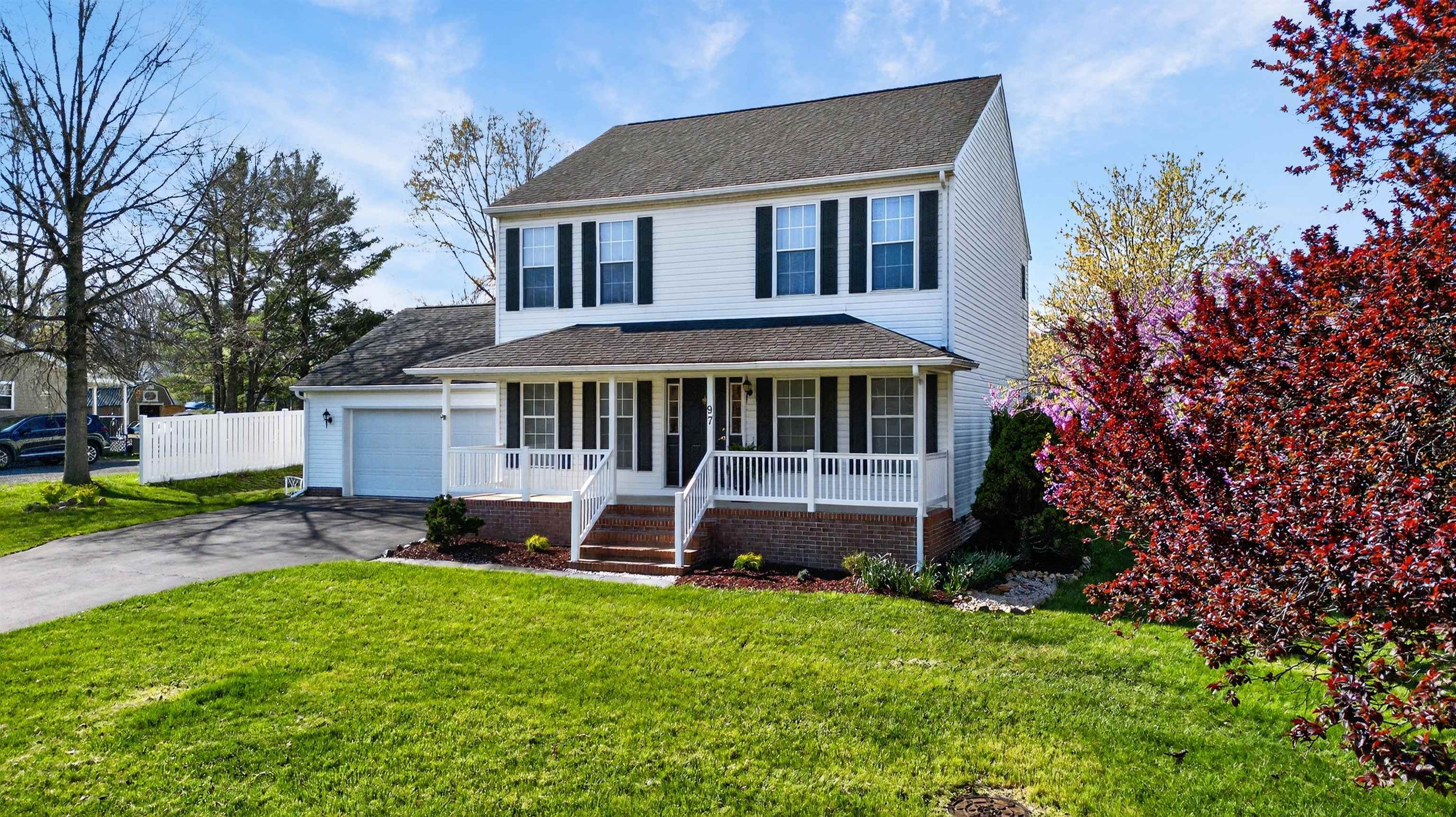 97 LAUREL OAK LN