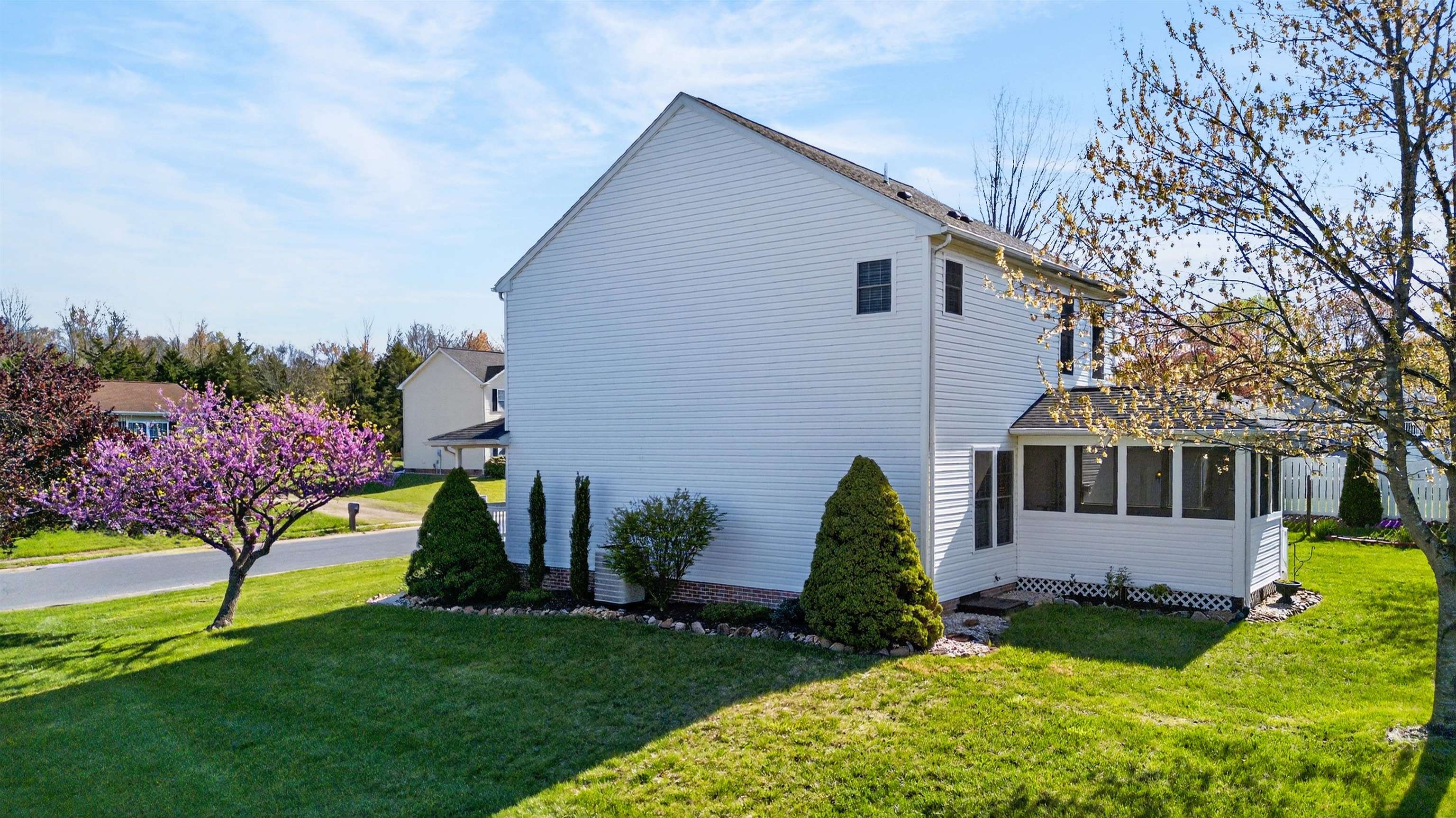 97 LAUREL OAK LN