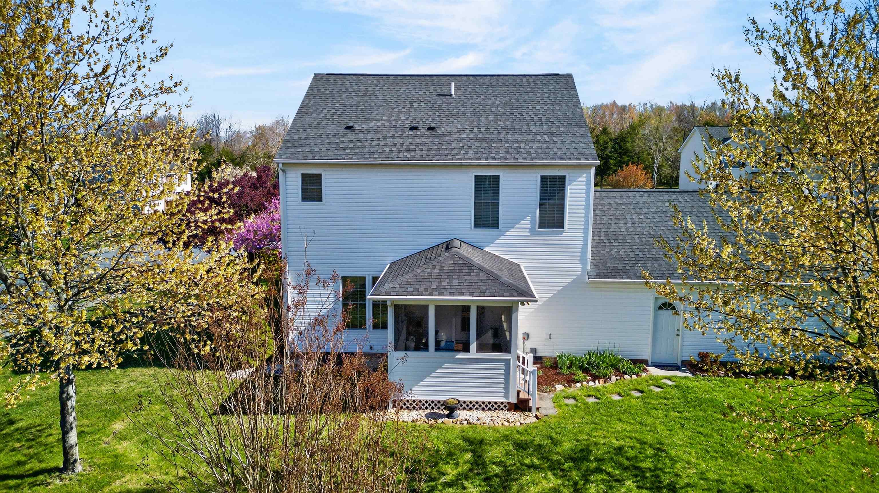 97 LAUREL OAK LN