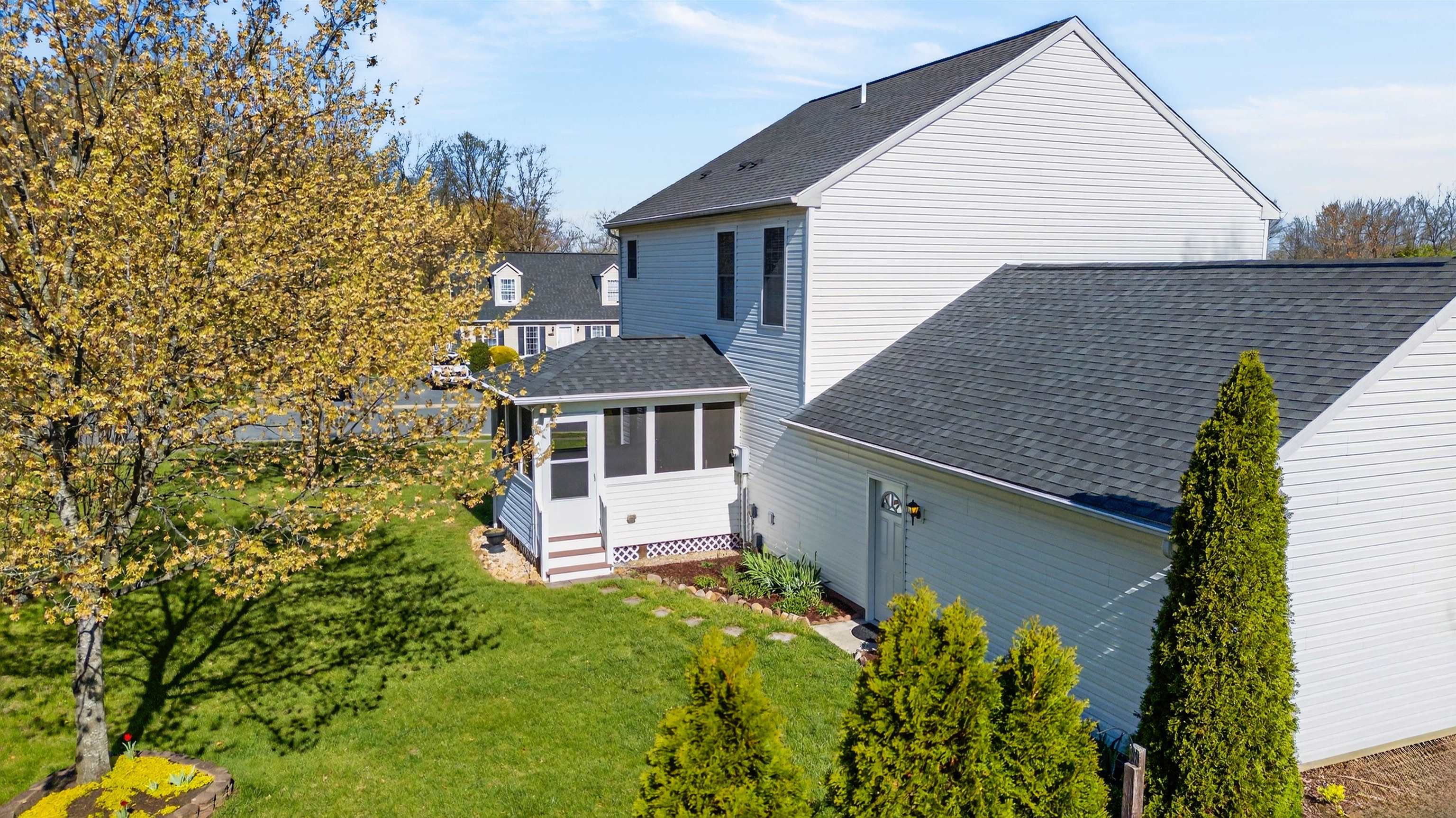 97 LAUREL OAK LN