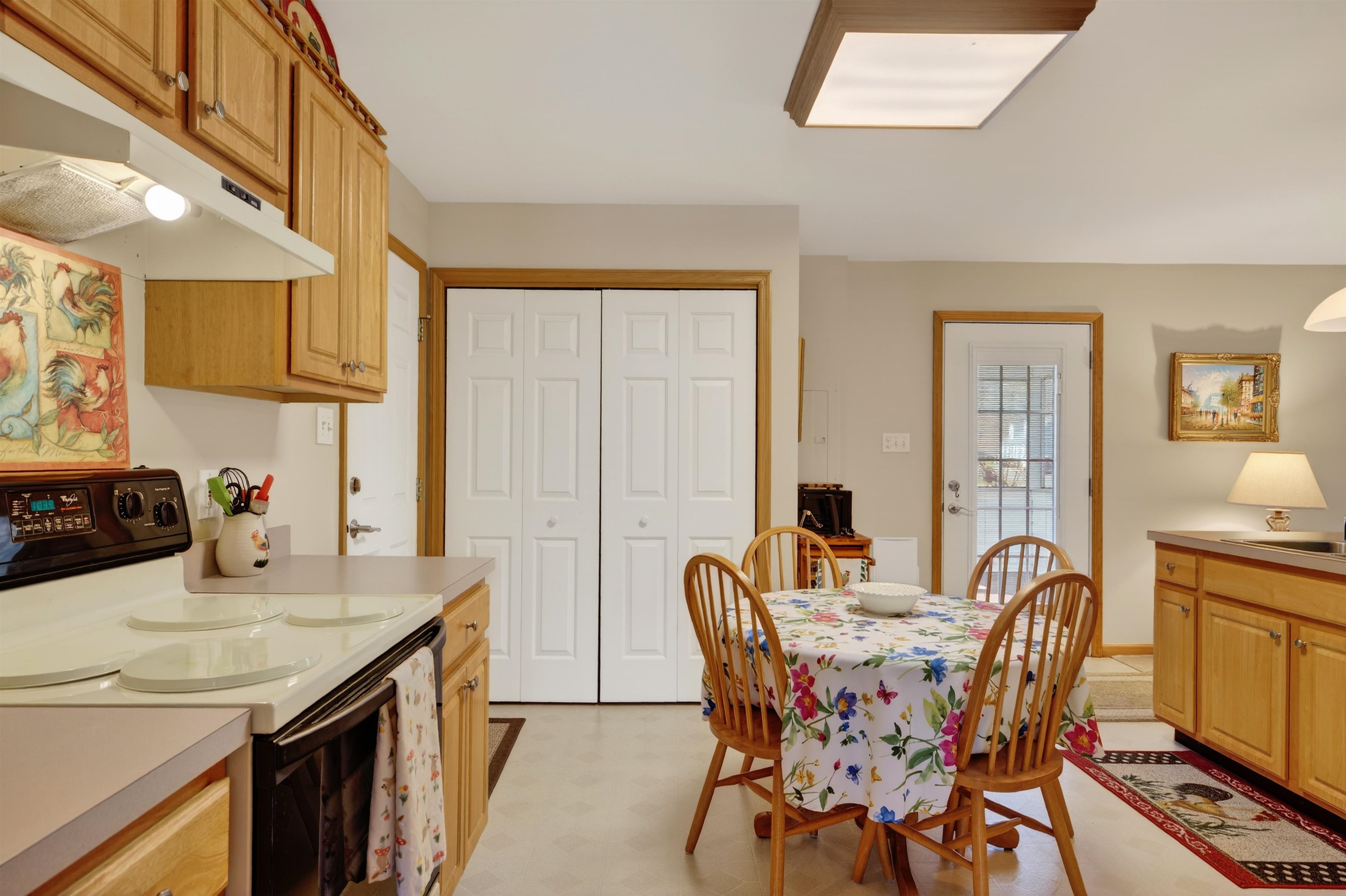 97 LAUREL OAK LN