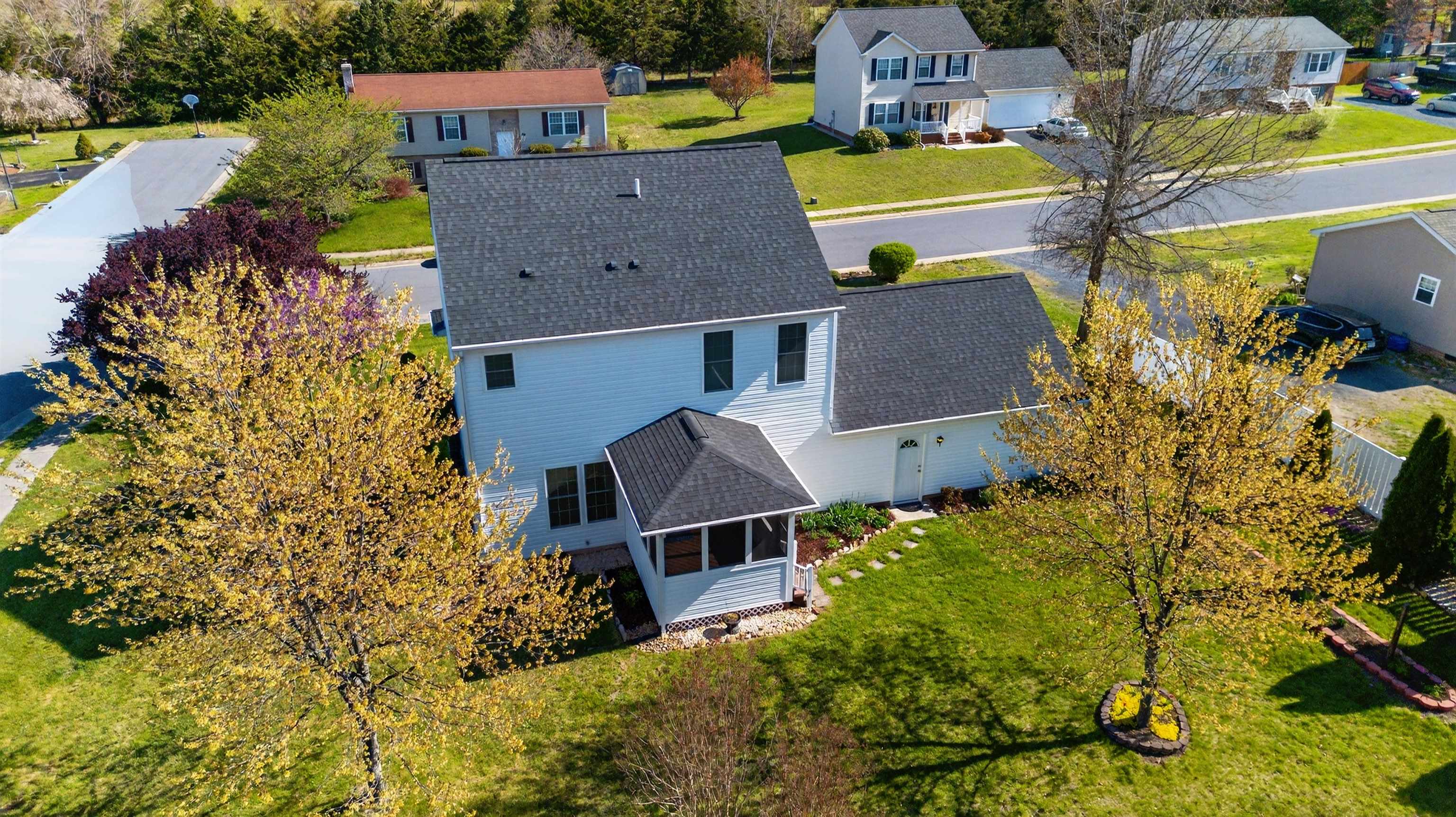 97 LAUREL OAK LN