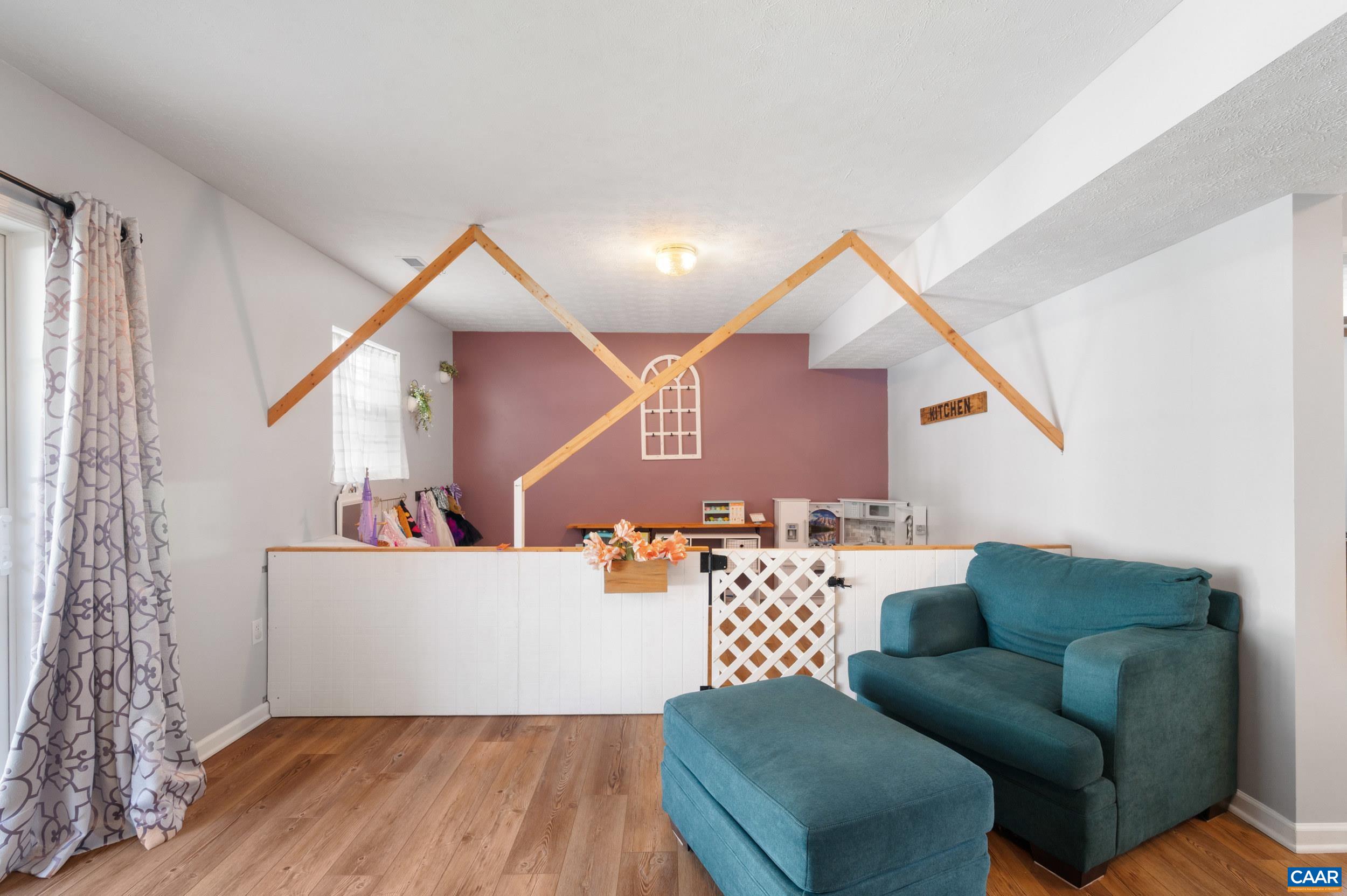 225 MAYFIELD LN