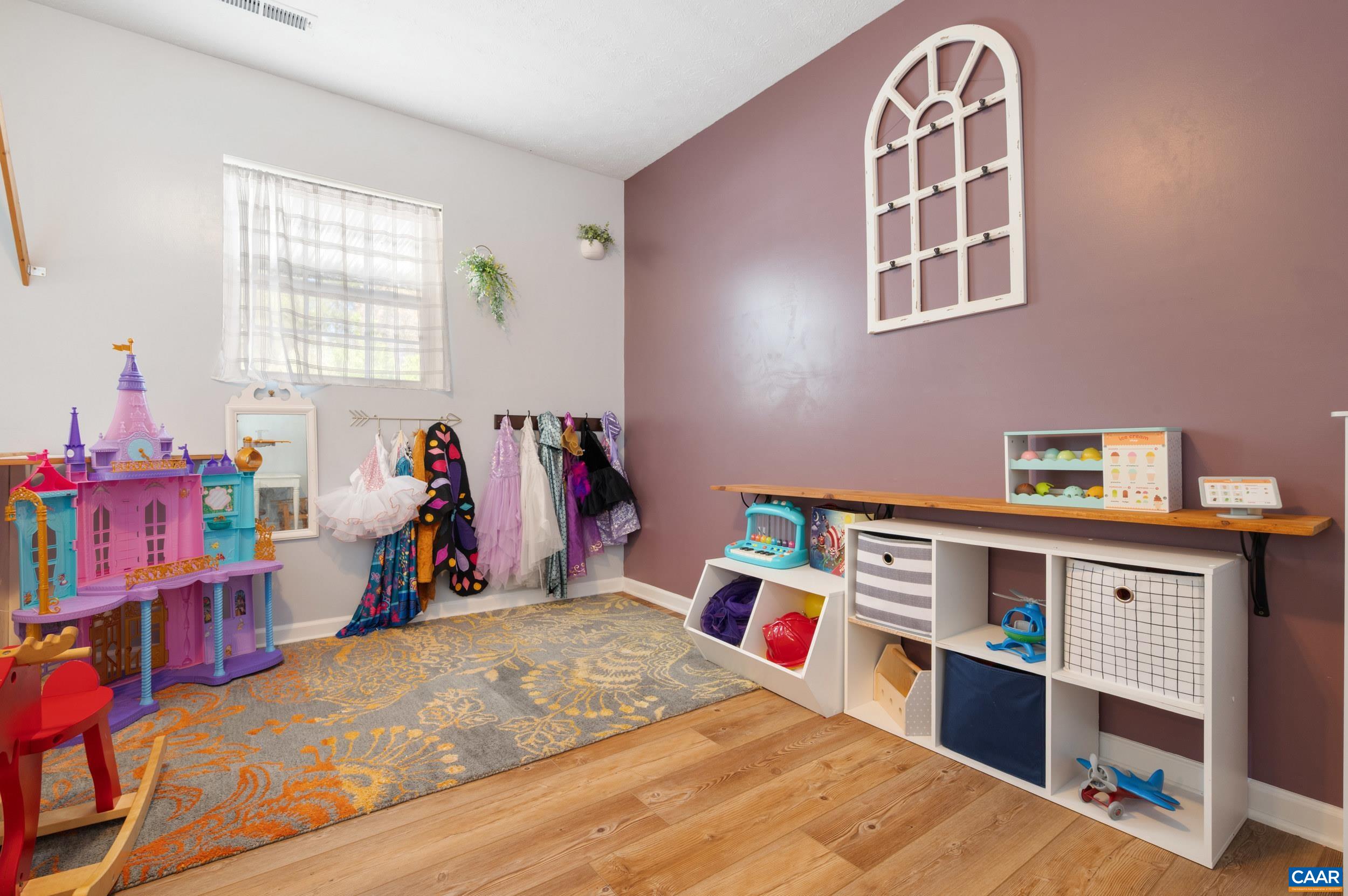 225 MAYFIELD LN