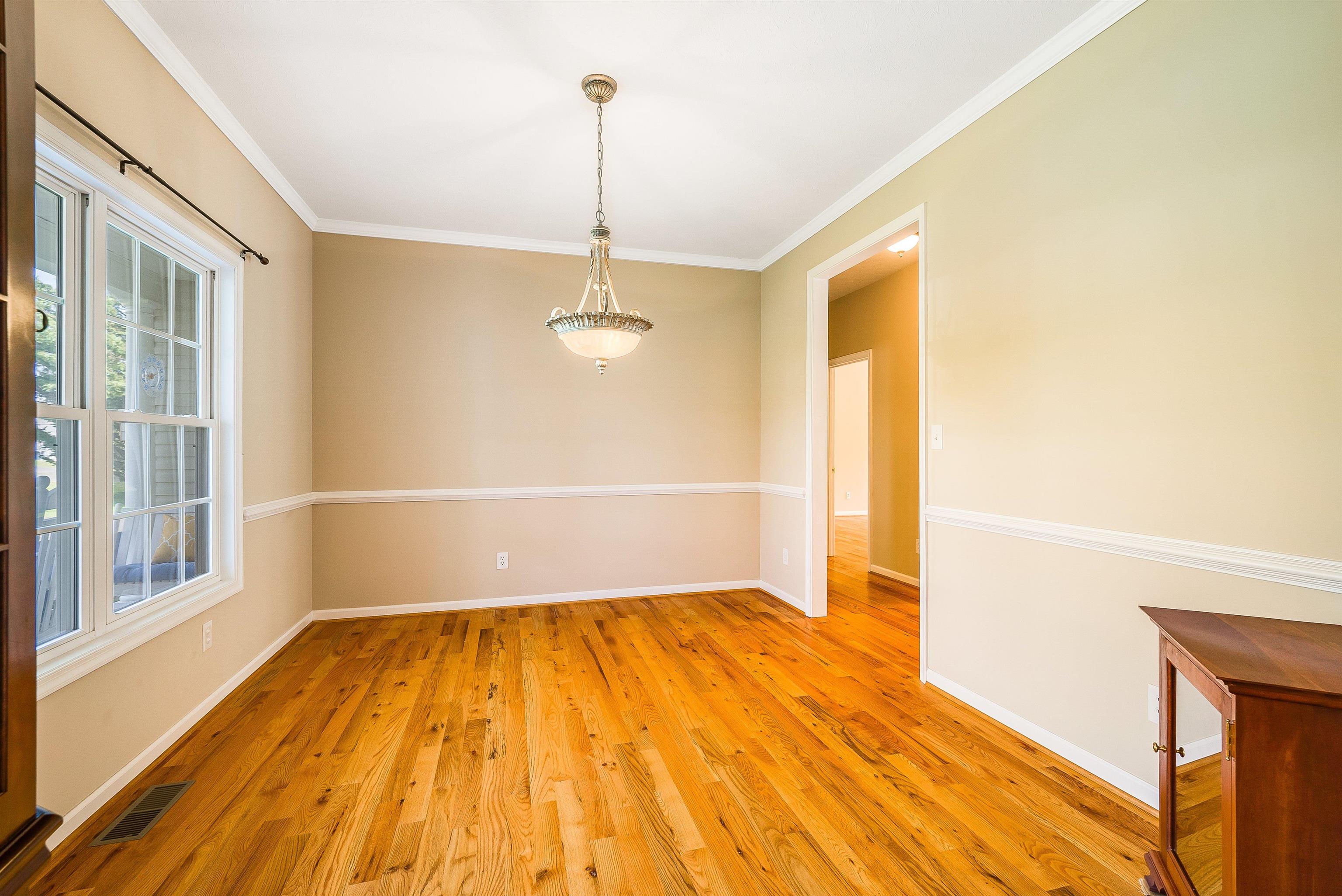 84 WINDSOR DR