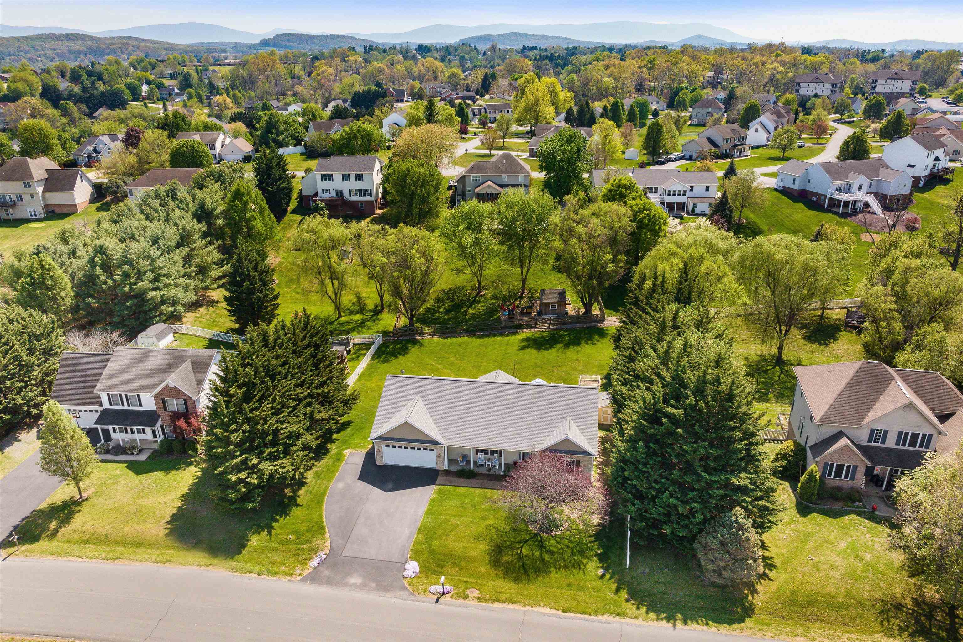 84 WINDSOR DR