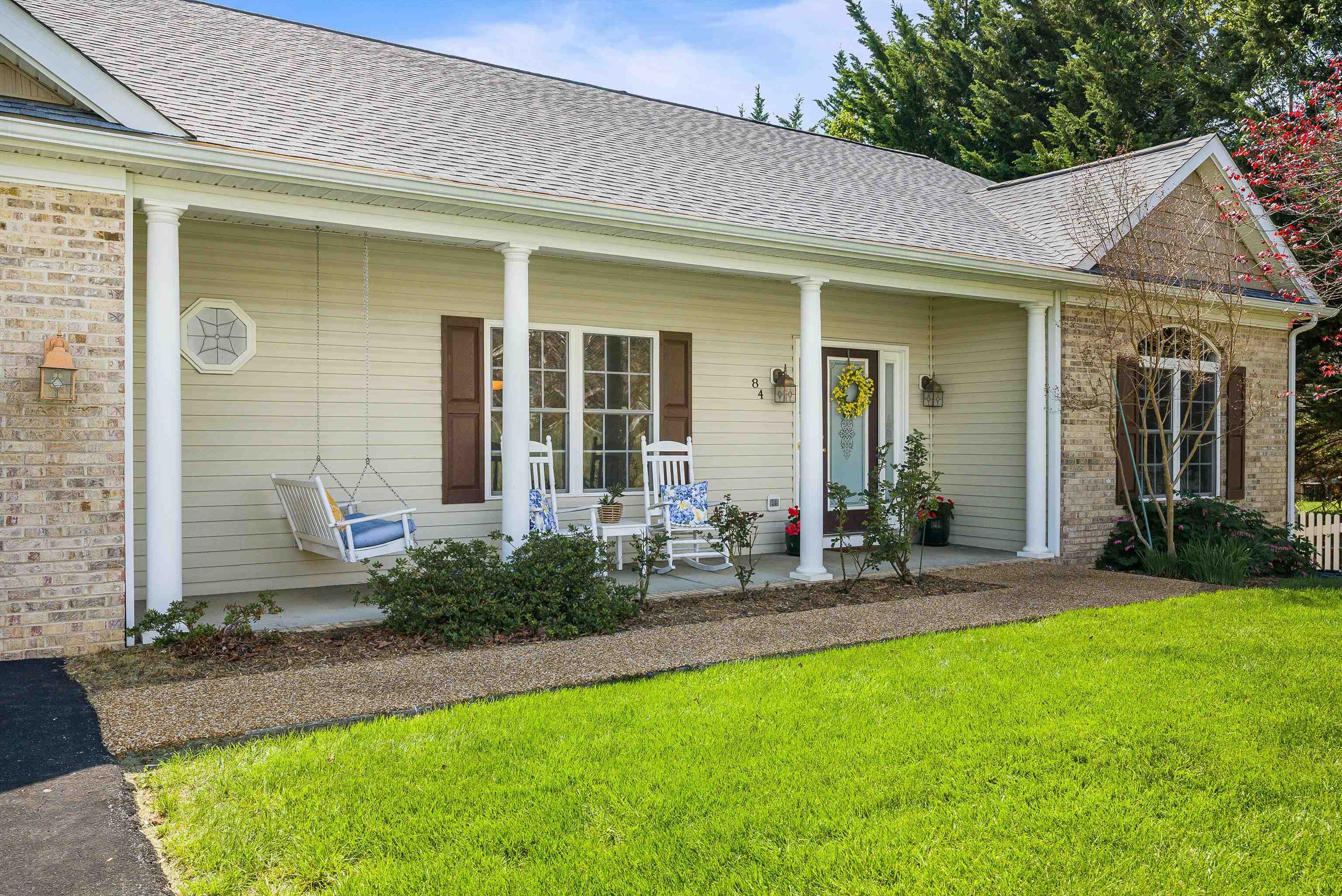 84 WINDSOR DR