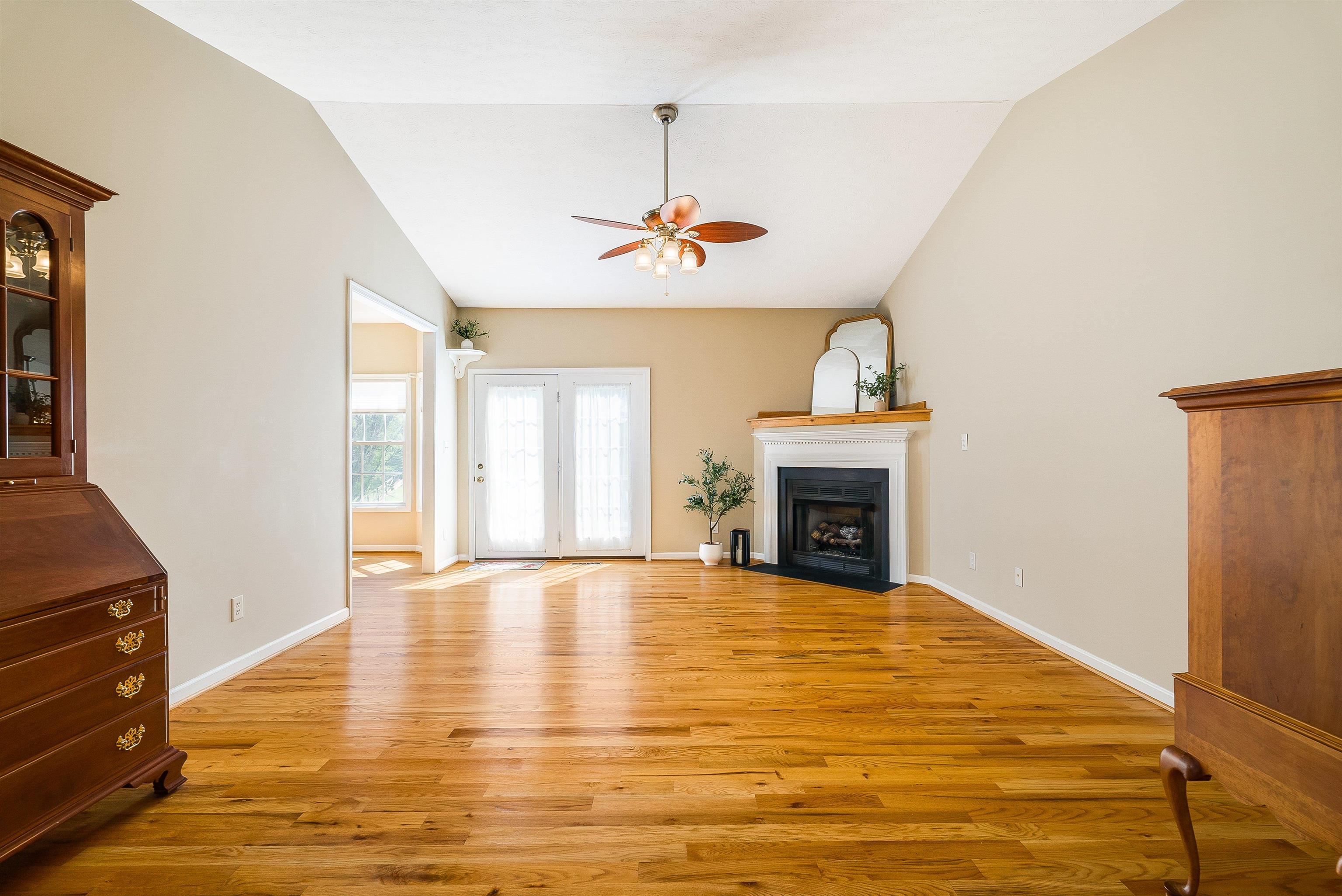 84 WINDSOR DR