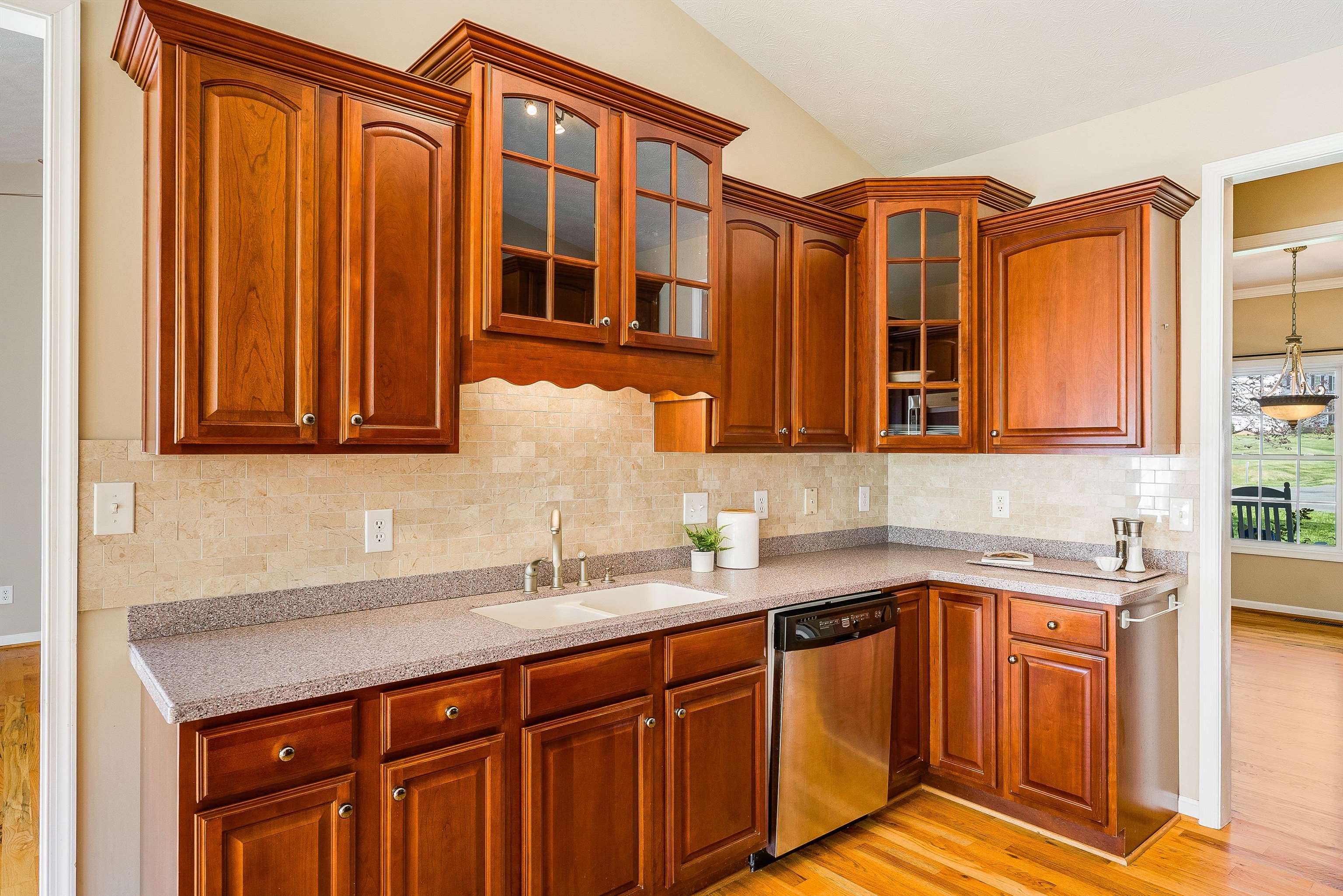 84 WINDSOR DR