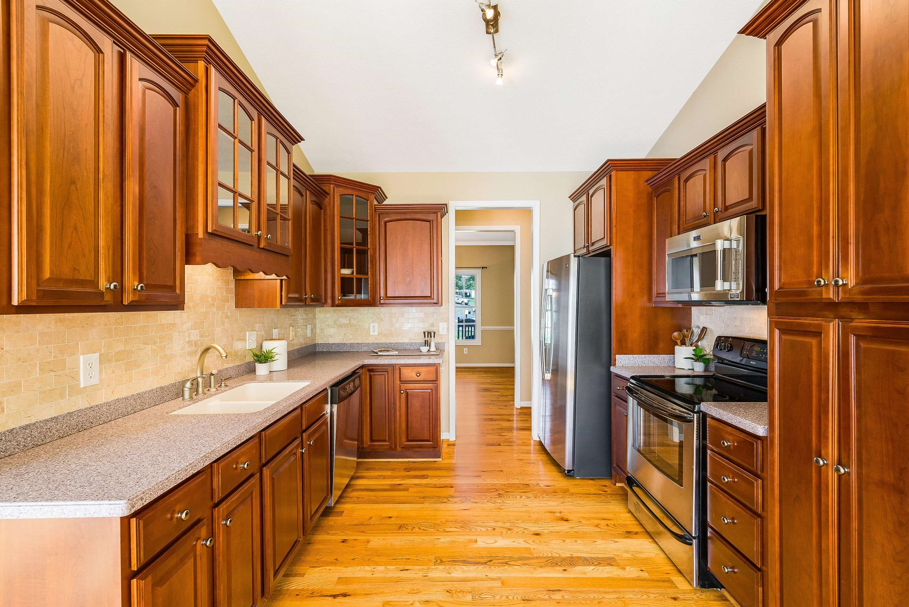 84 WINDSOR DR