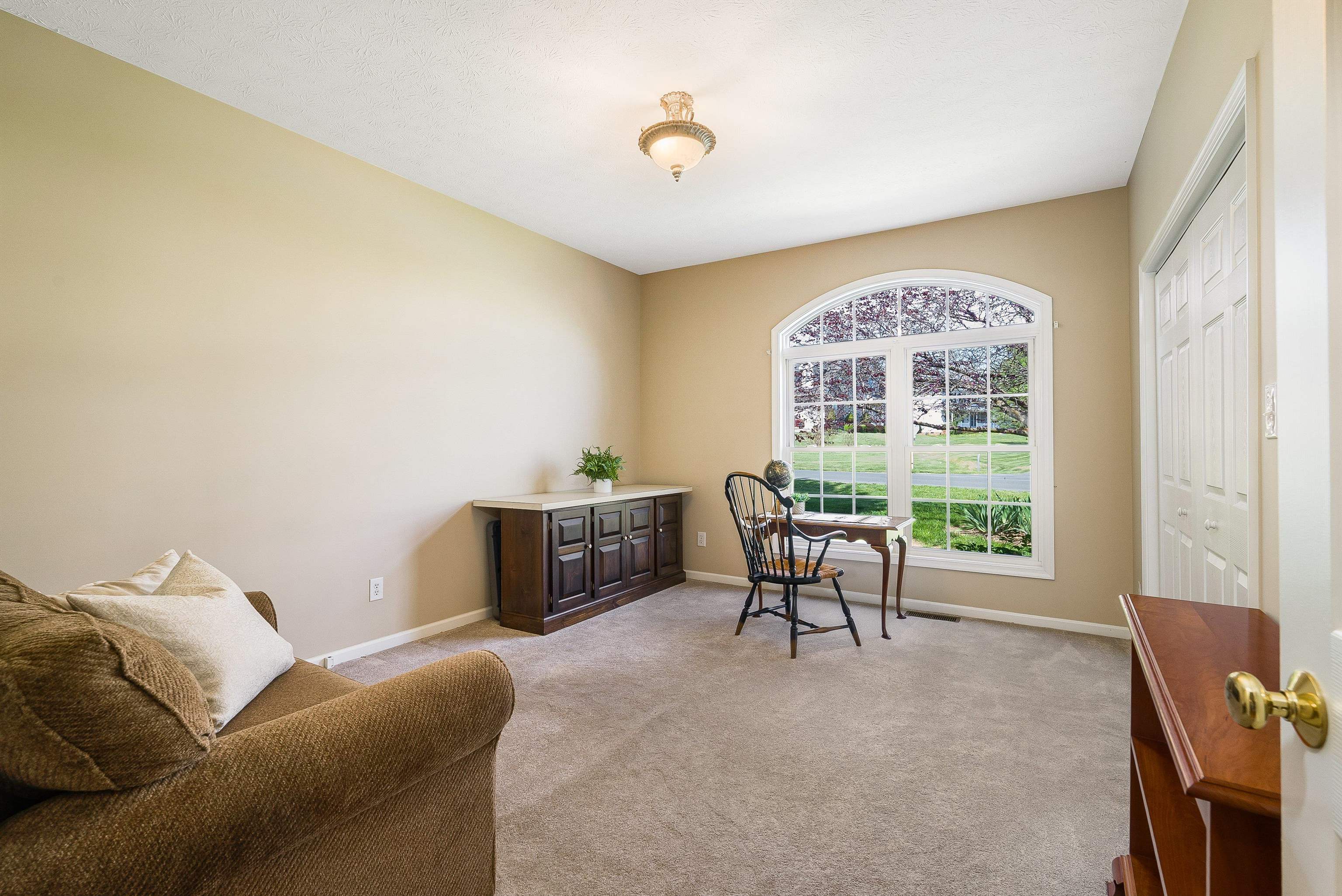 84 WINDSOR DR