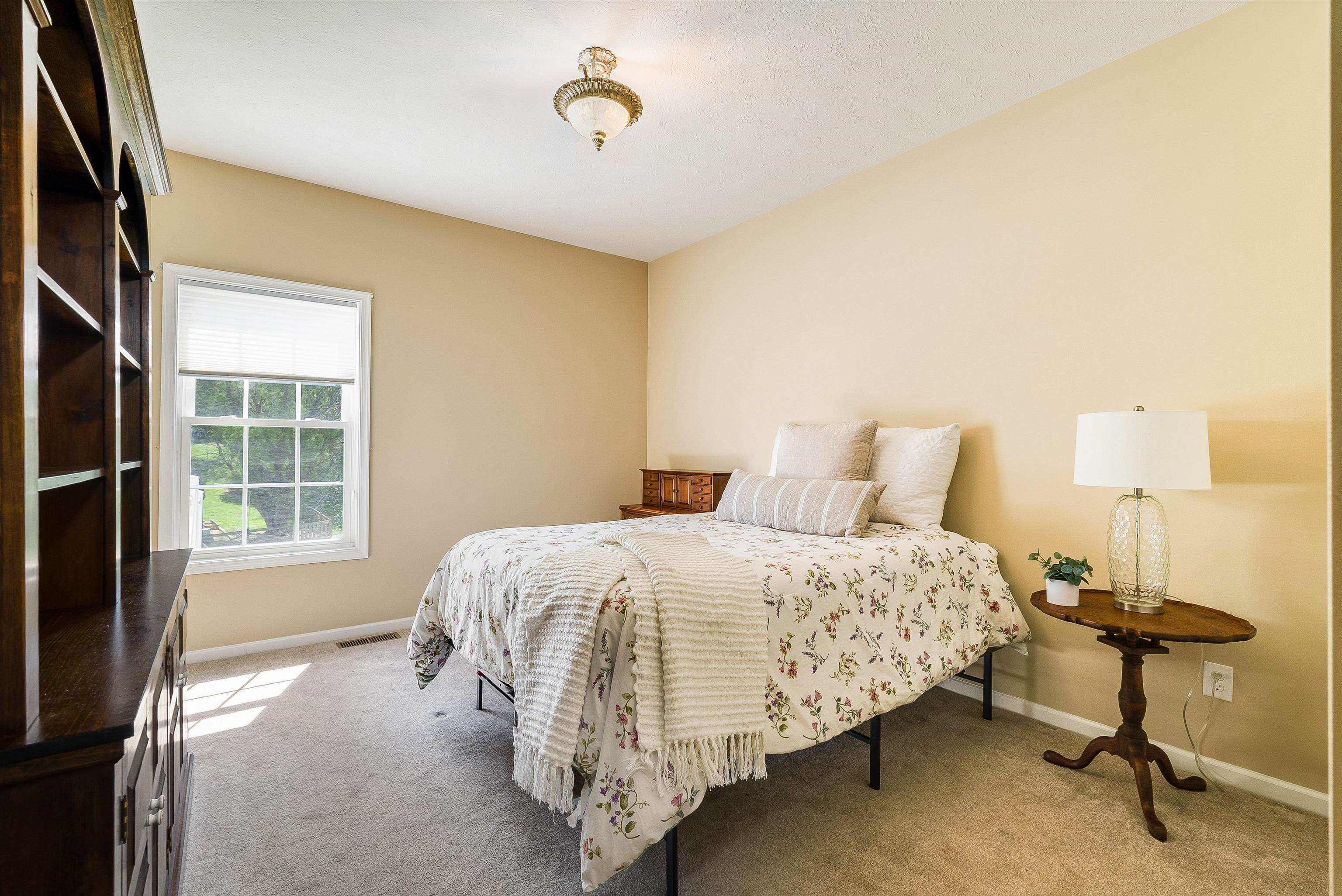 84 WINDSOR DR