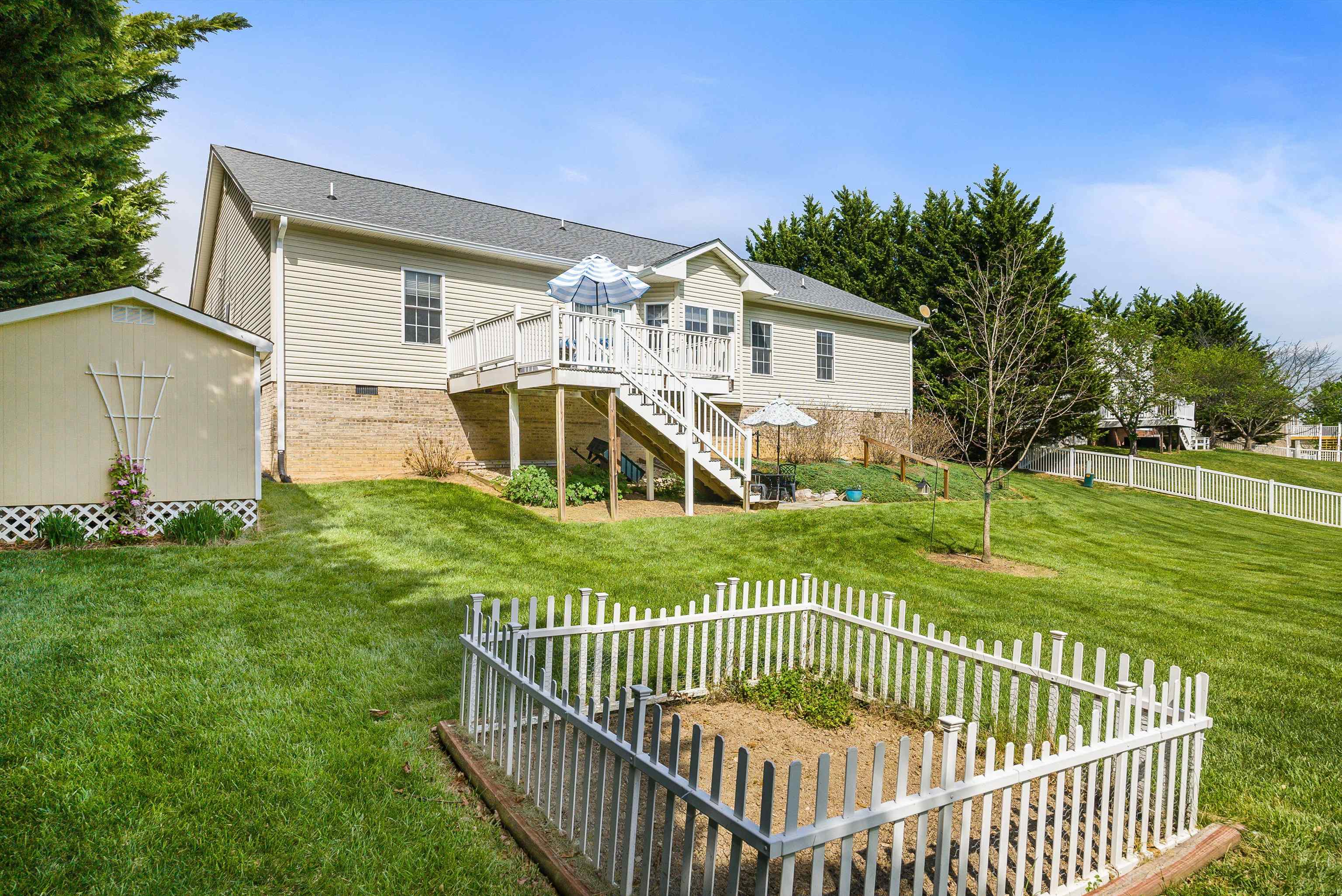 84 WINDSOR DR
