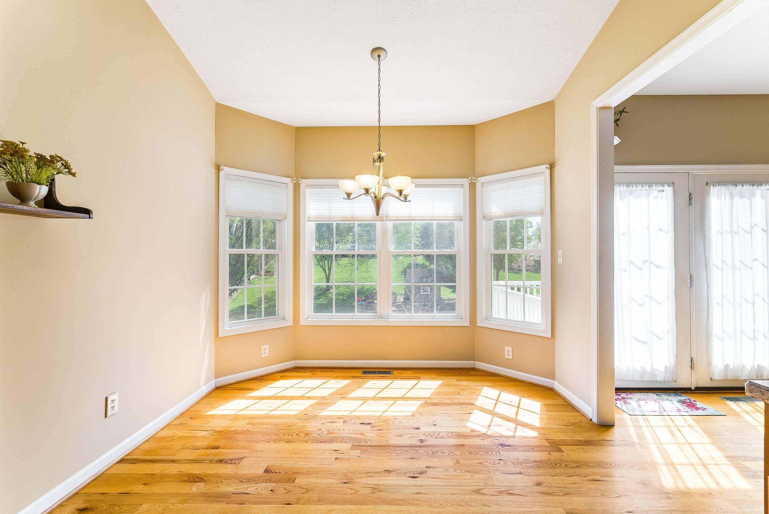 84 WINDSOR DR