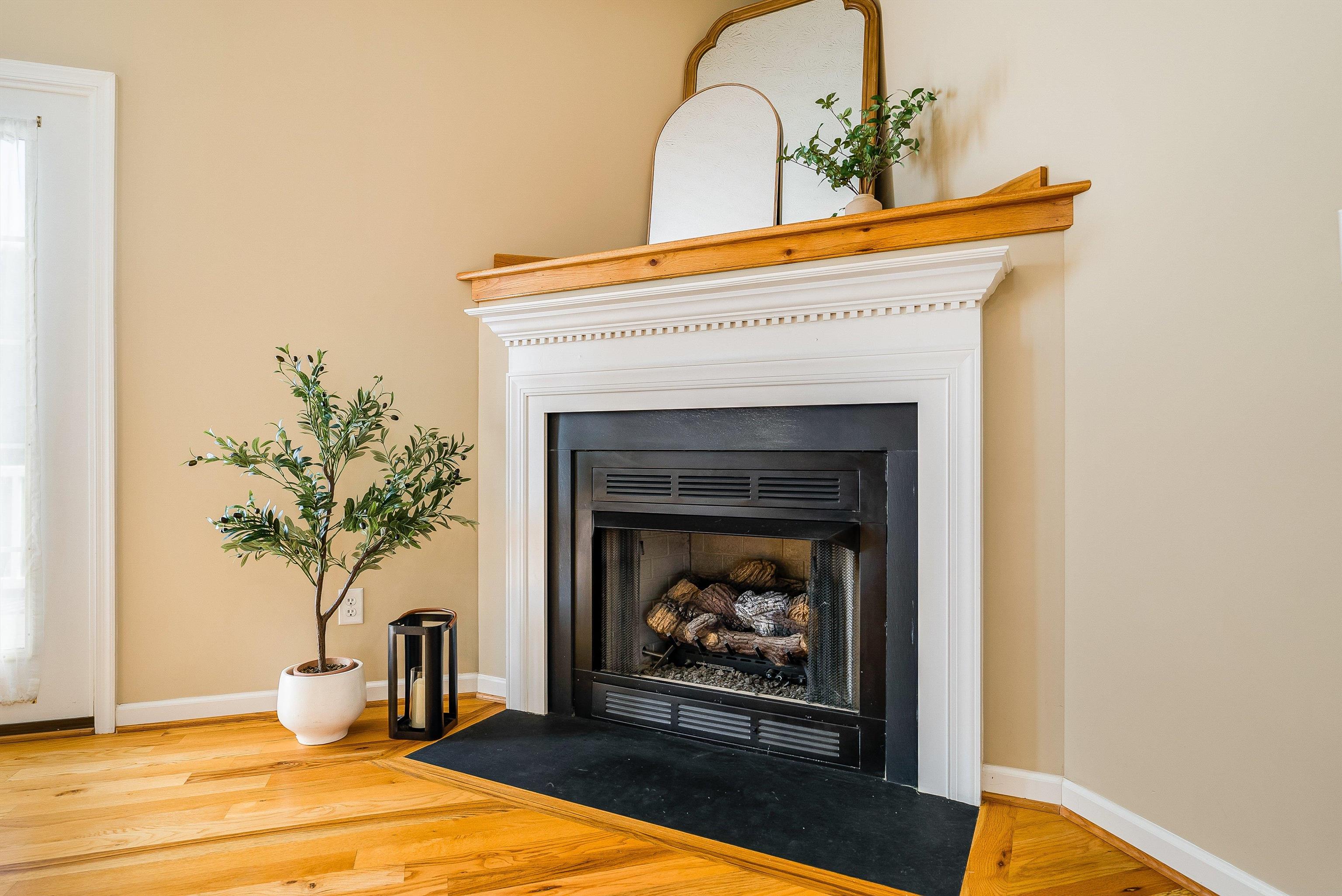 84 WINDSOR DR