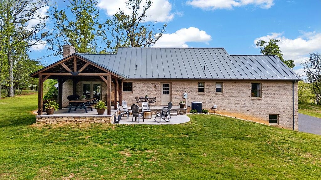 576 VINEGAR HILL RD