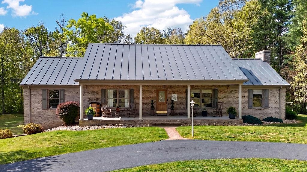 576 VINEGAR HILL RD