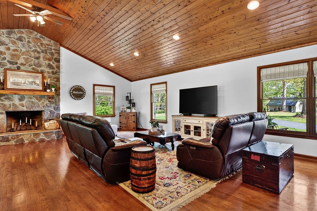 576 VINEGAR HILL RD