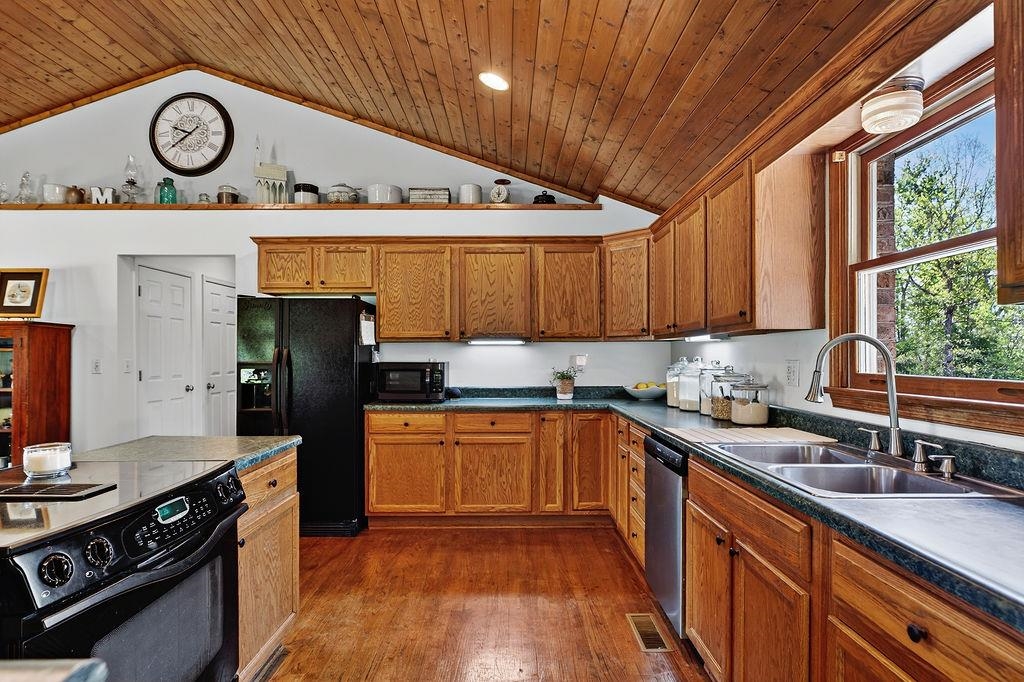 576 VINEGAR HILL RD