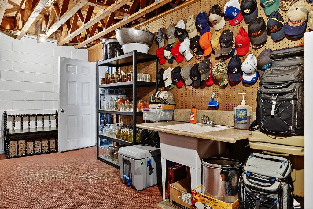 576 VINEGAR HILL RD
