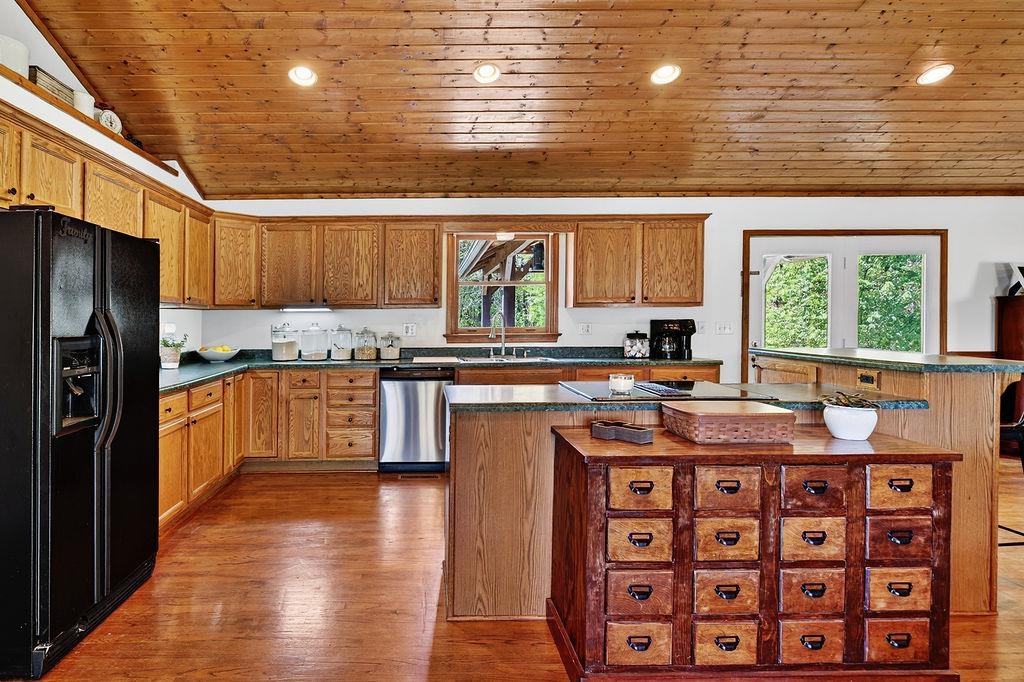 576 VINEGAR HILL RD