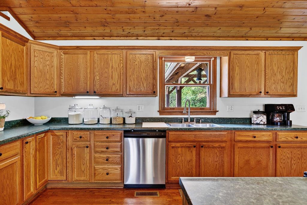 576 VINEGAR HILL RD
