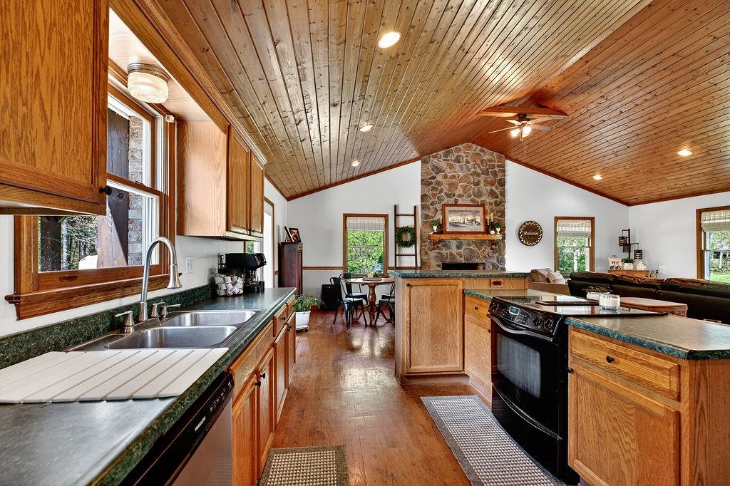 576 VINEGAR HILL RD