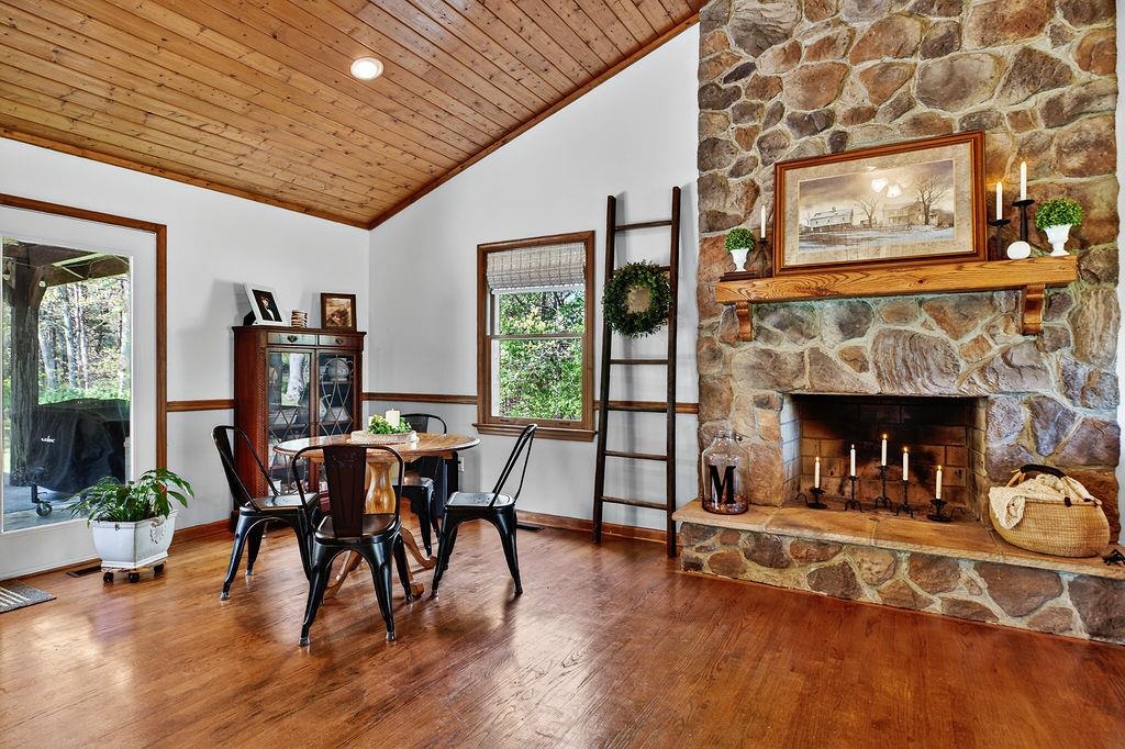576 VINEGAR HILL RD