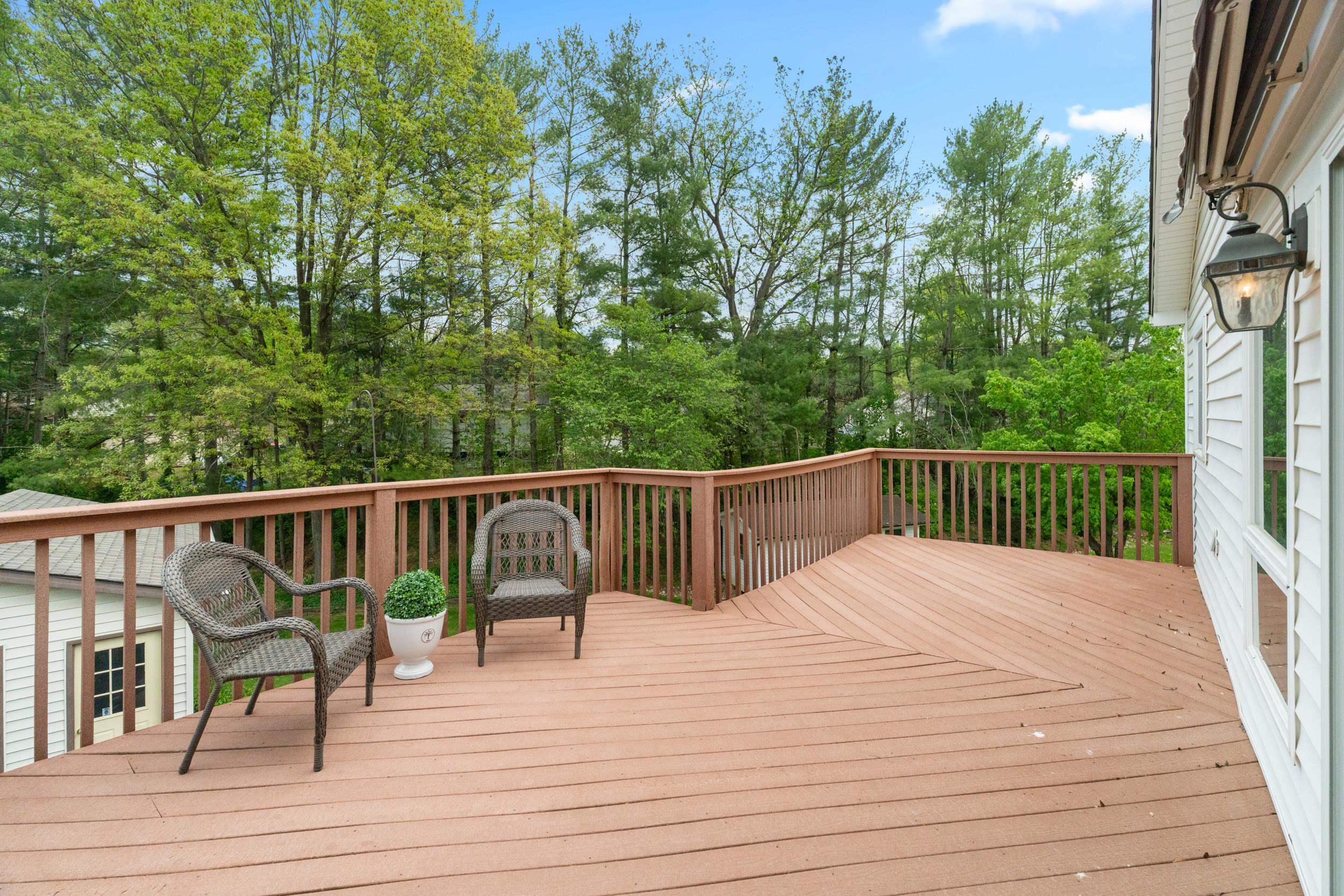 35 HILLSIDE DR