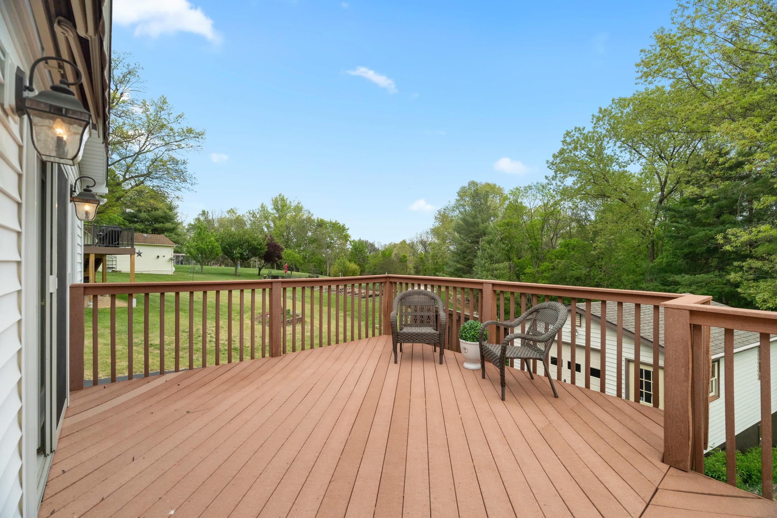 35 HILLSIDE DR