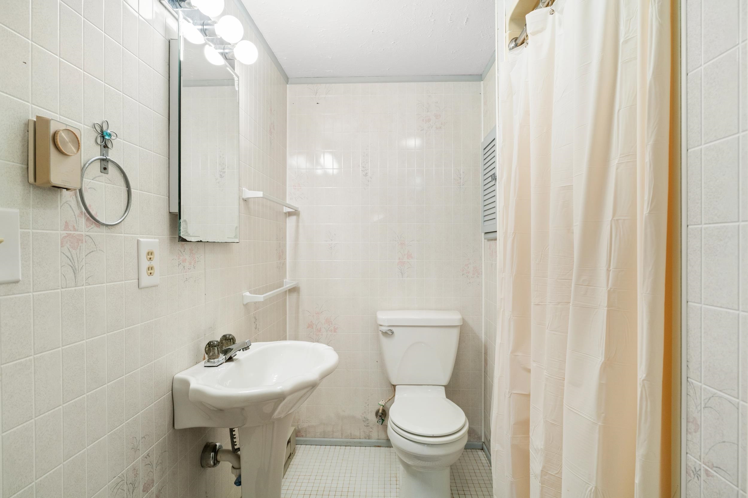 35 HILLSIDE DR