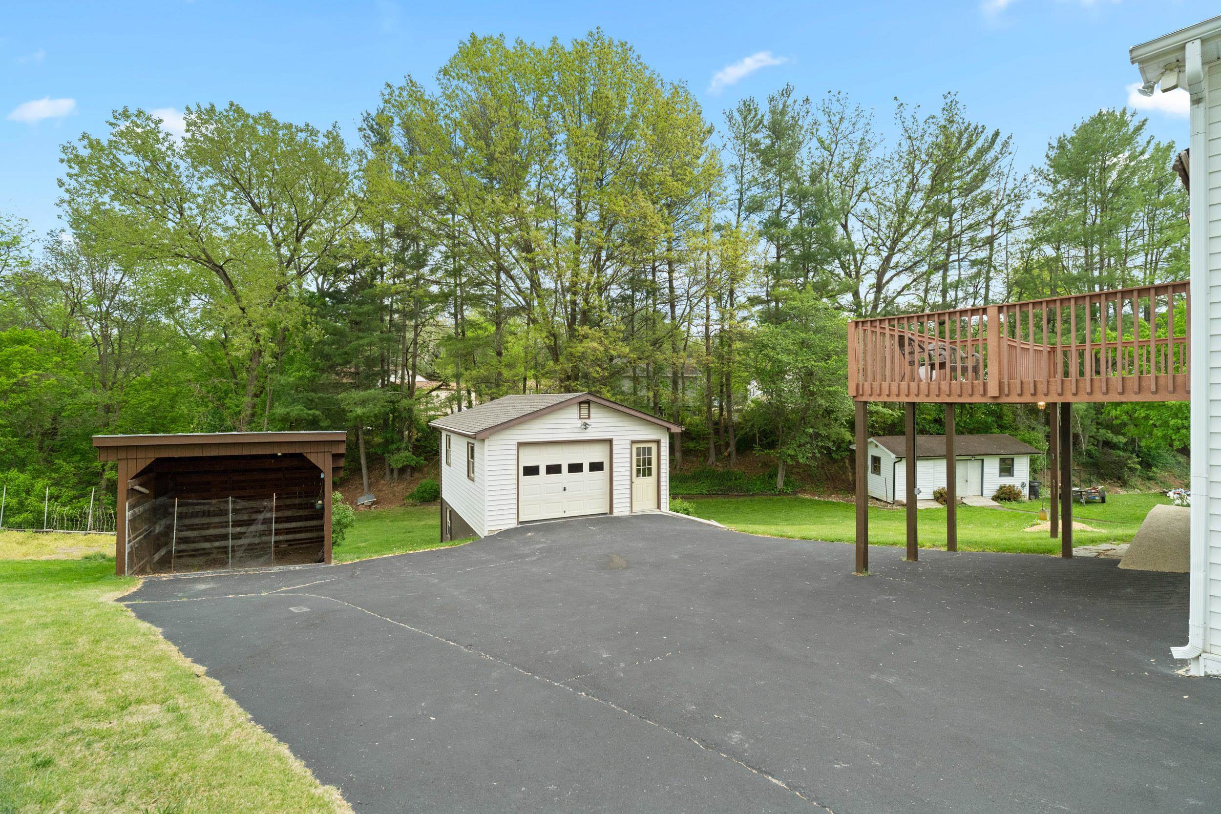 35 HILLSIDE DR
