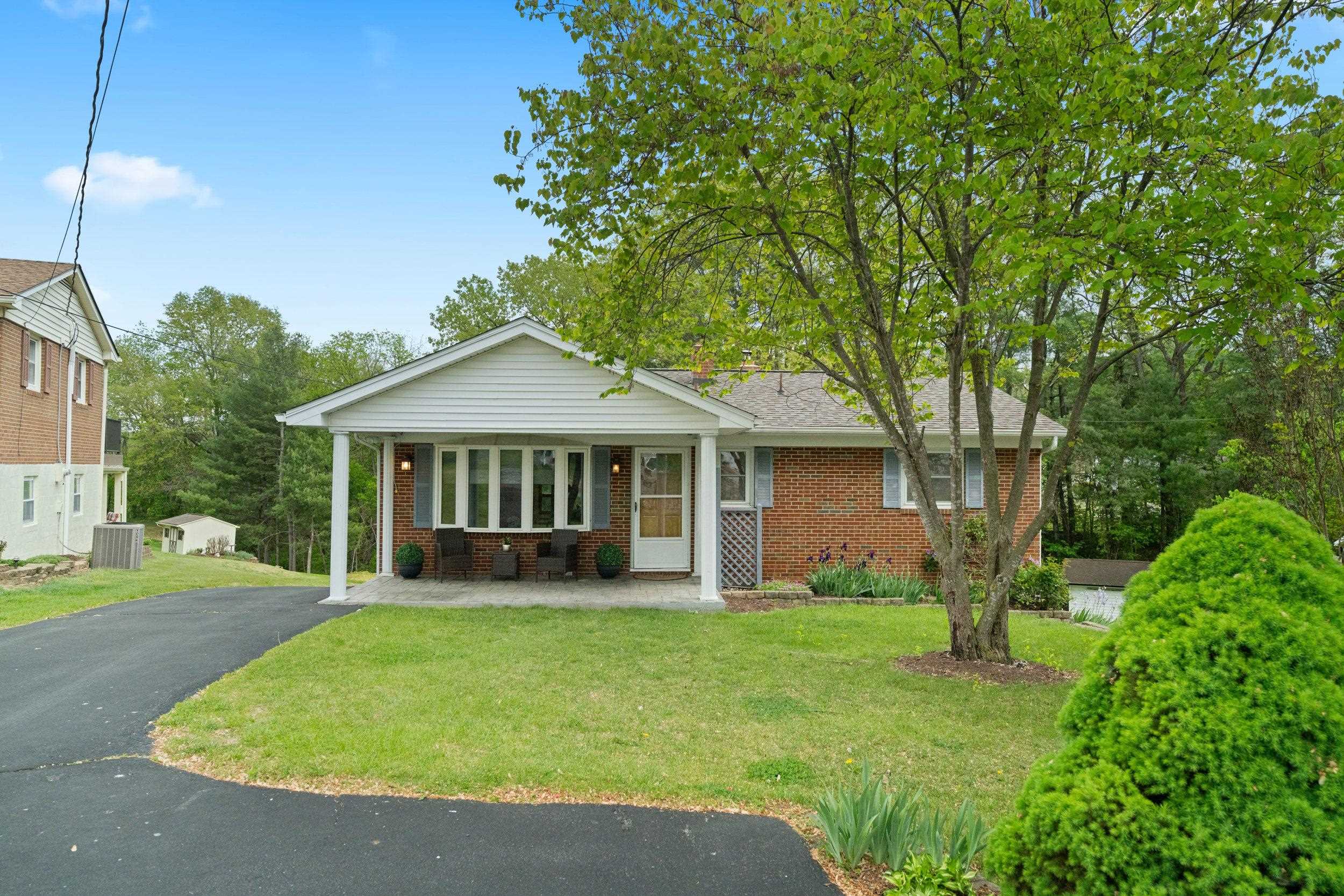 35 HILLSIDE DR