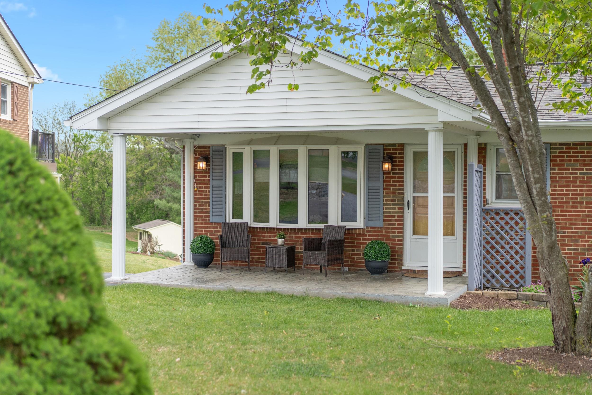 35 HILLSIDE DR