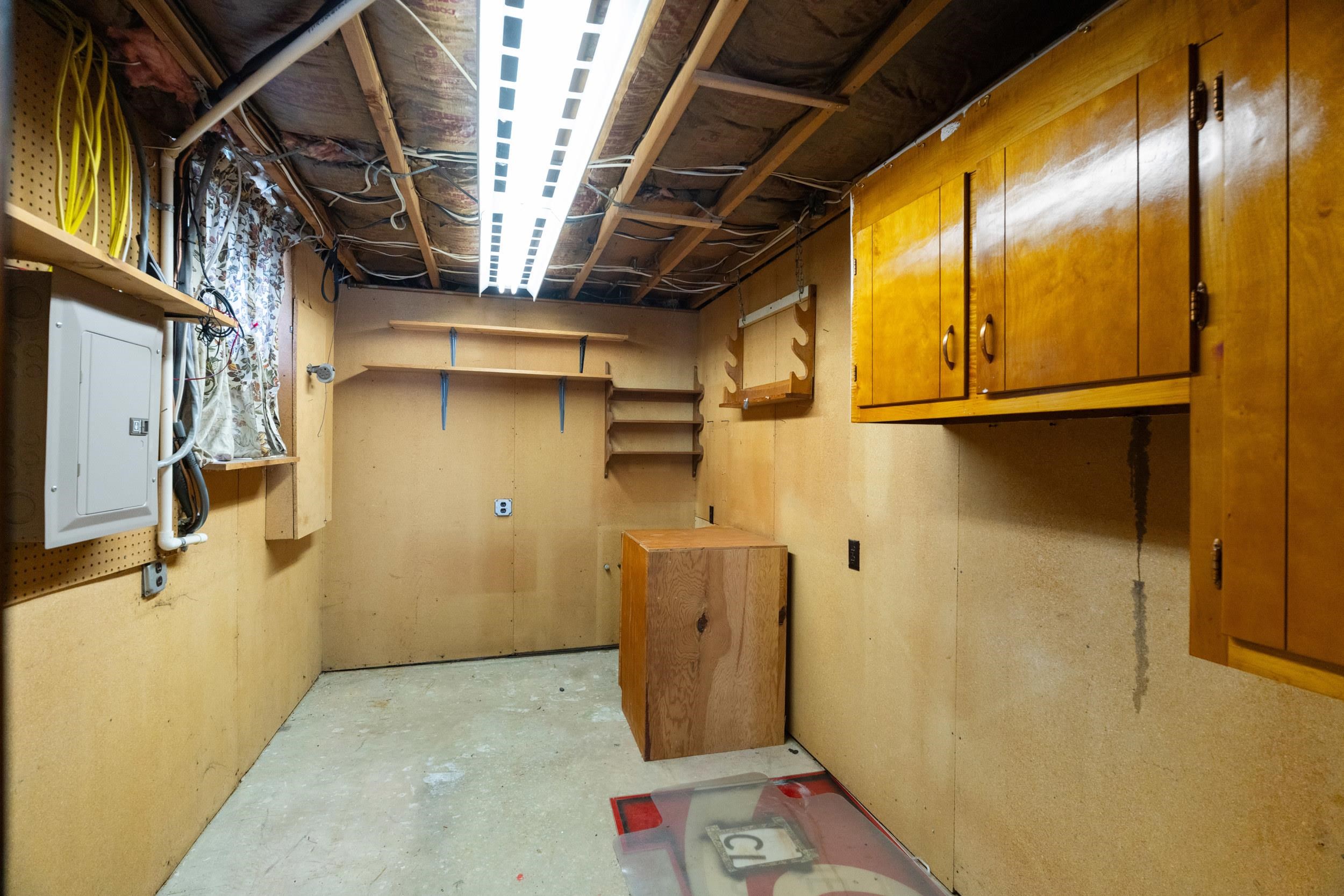 35 HILLSIDE DR
