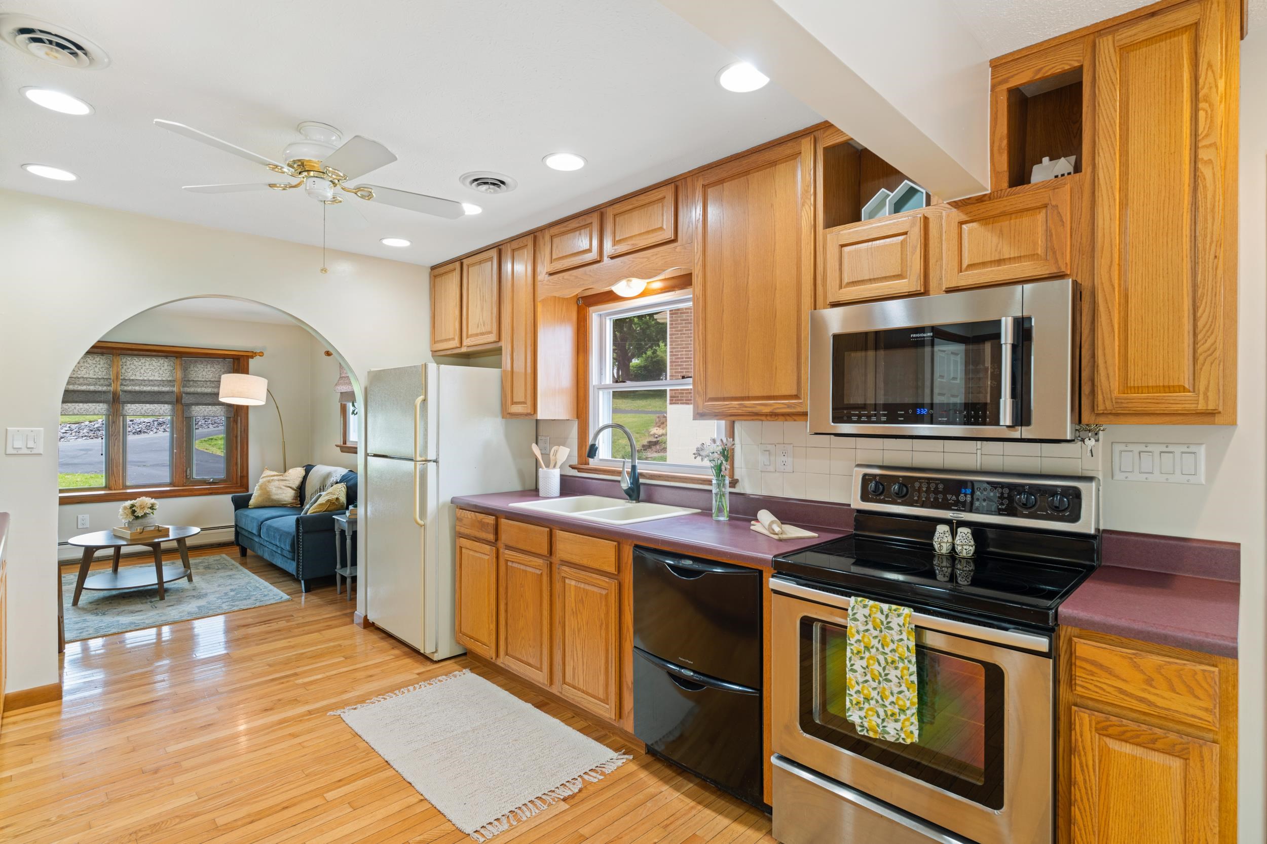 35 HILLSIDE DR