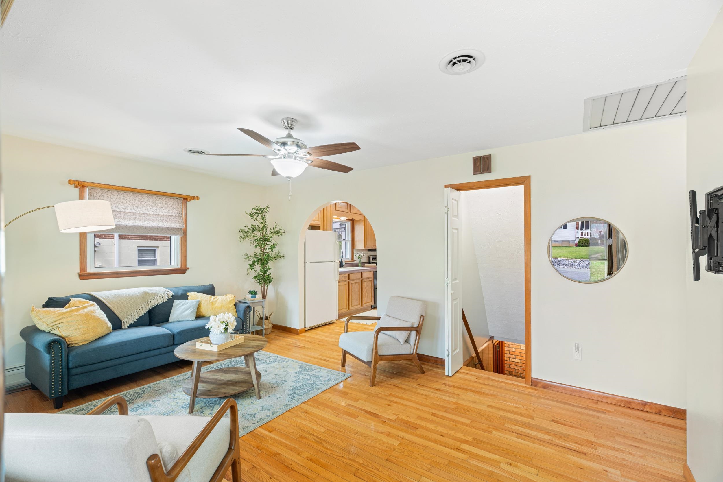 35 HILLSIDE DR