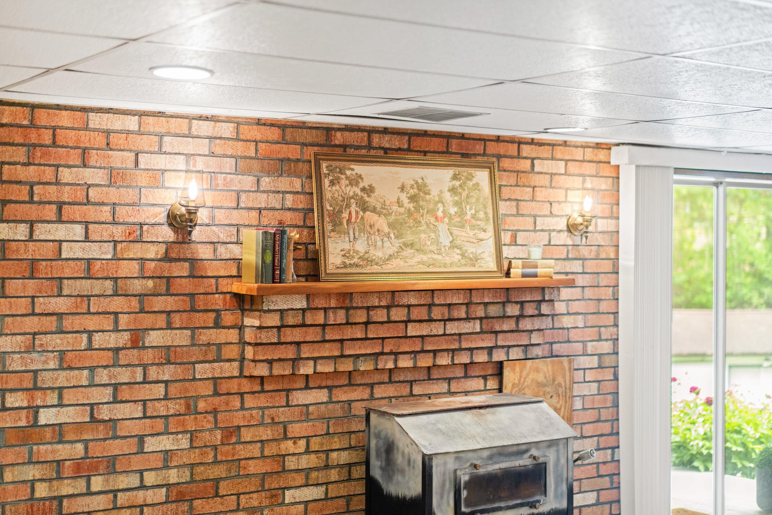 35 HILLSIDE DR