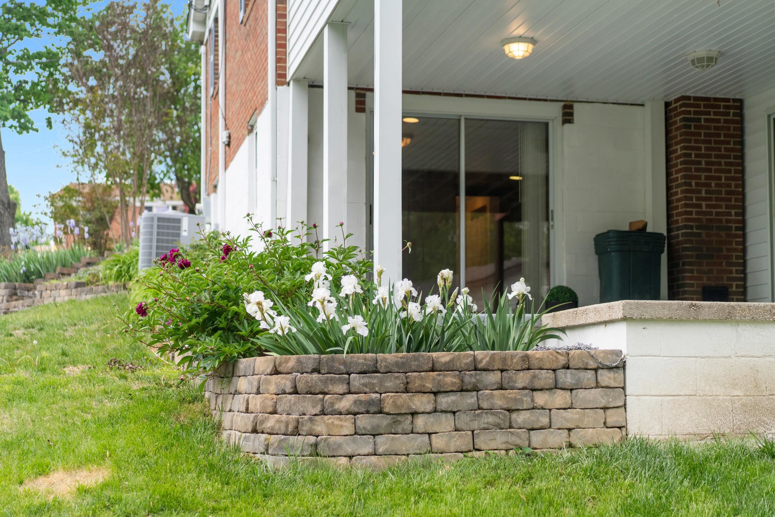 35 HILLSIDE DR