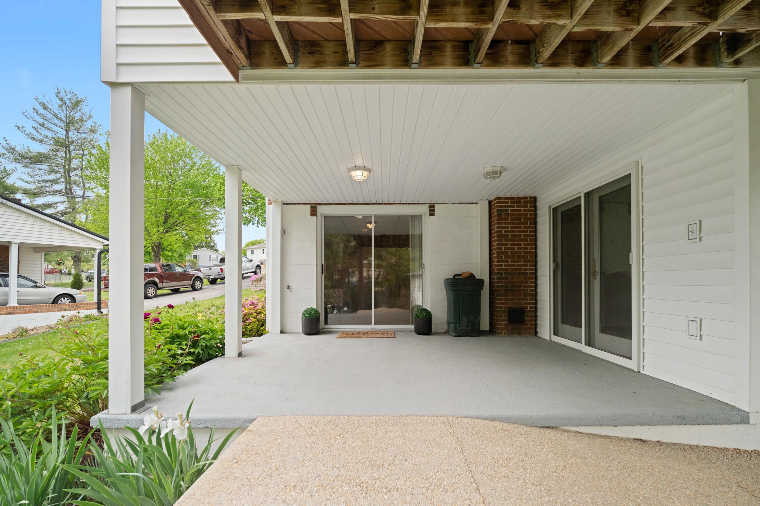 35 HILLSIDE DR