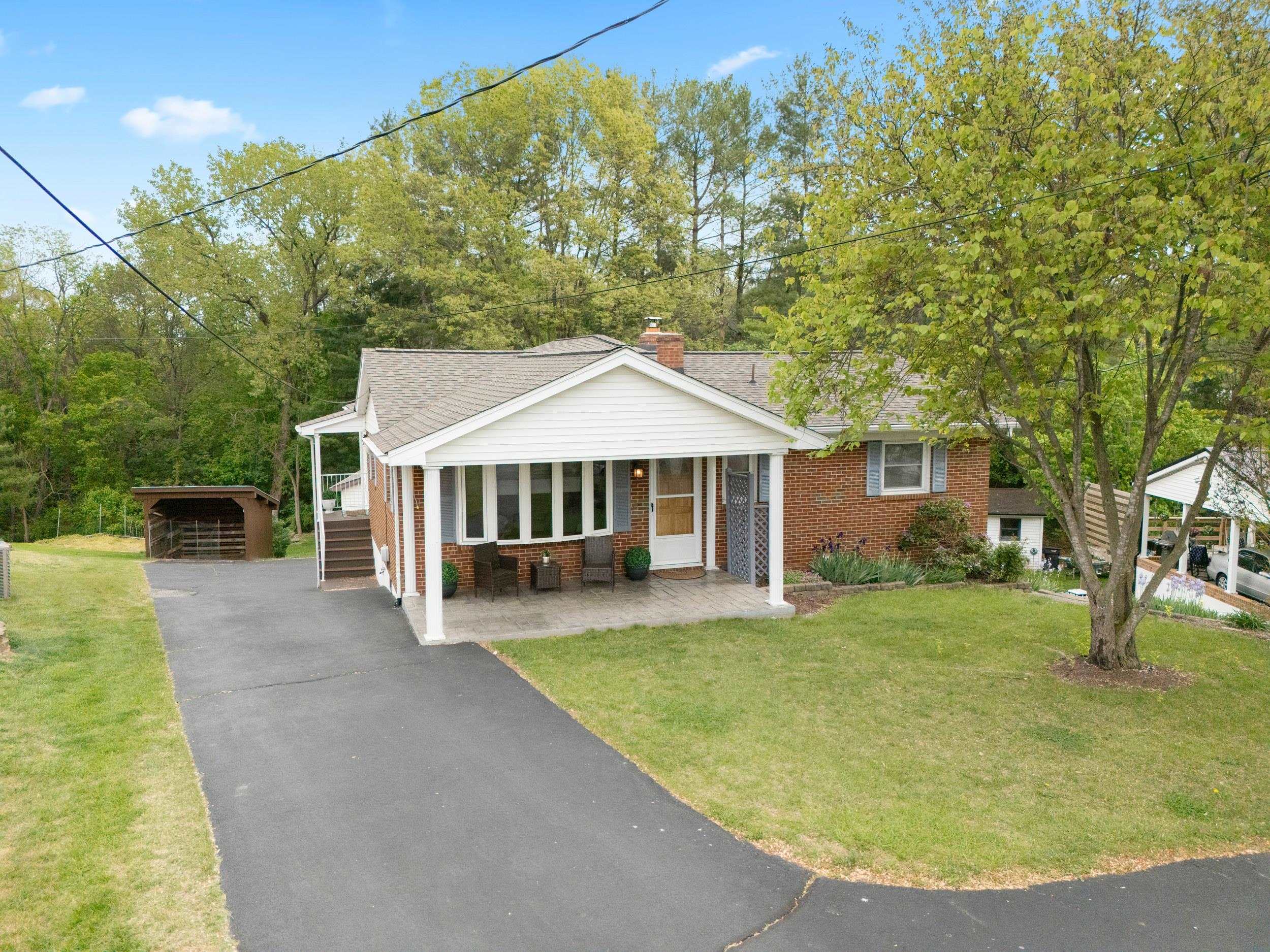 35 HILLSIDE DR