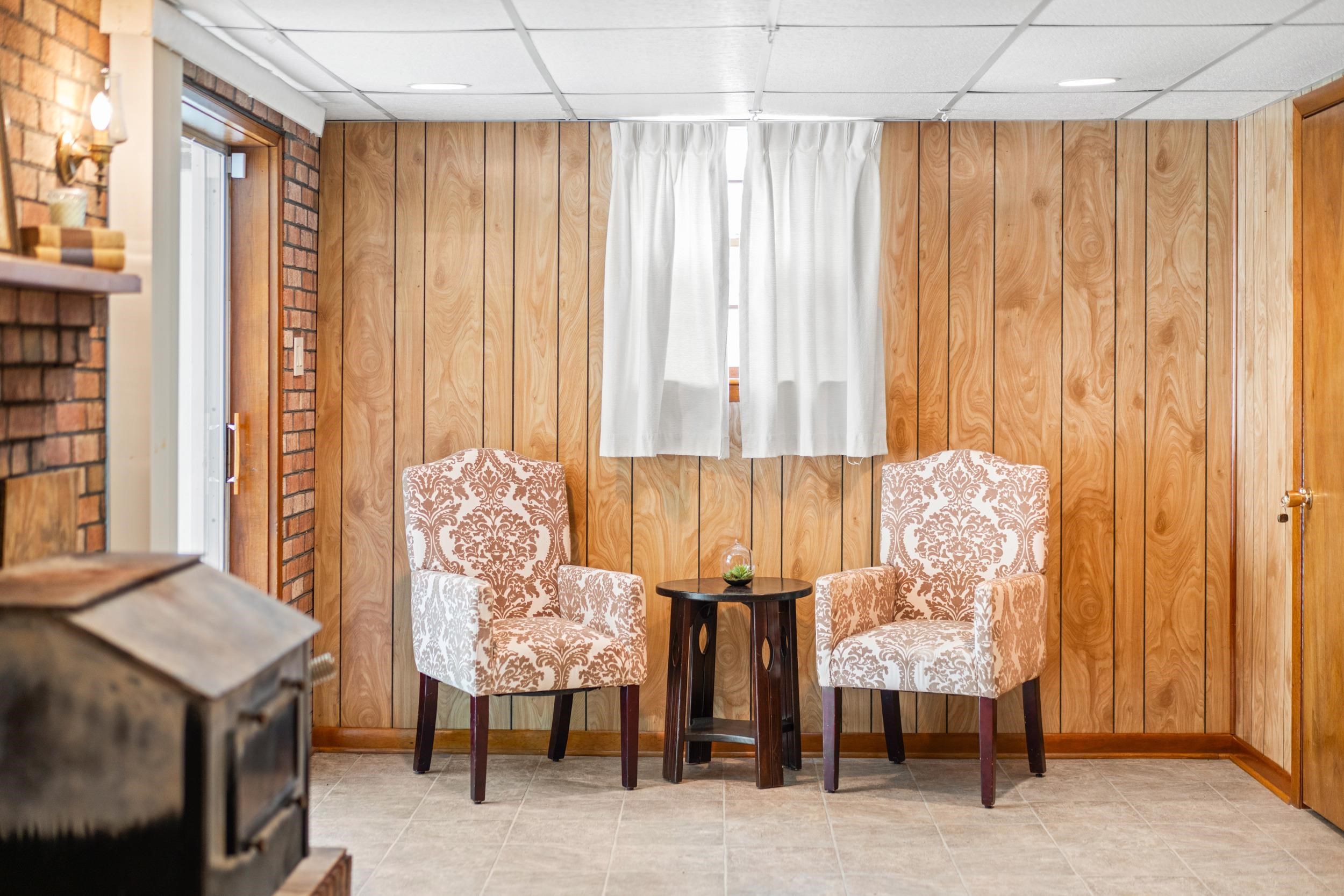 35 HILLSIDE DR