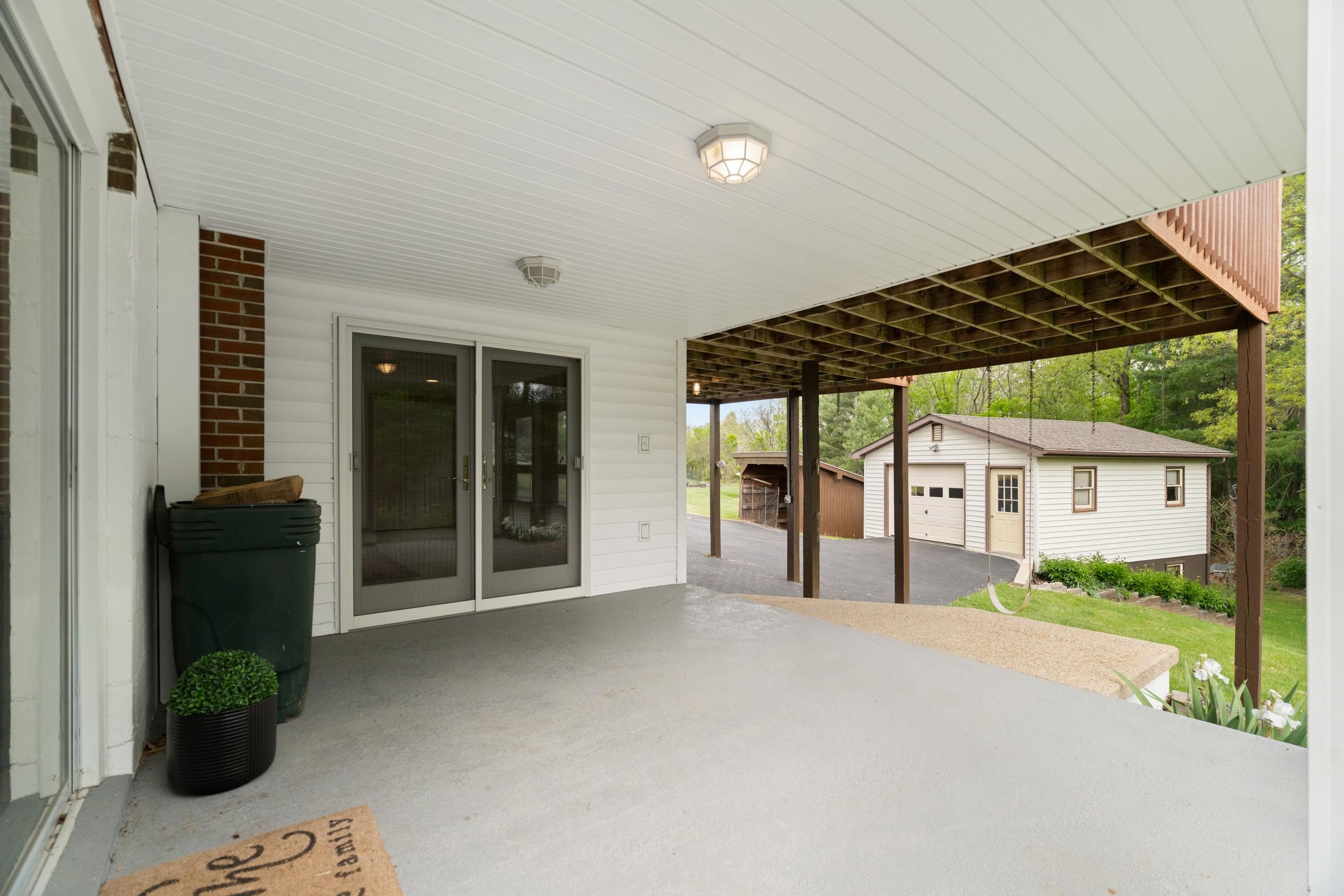 35 HILLSIDE DR