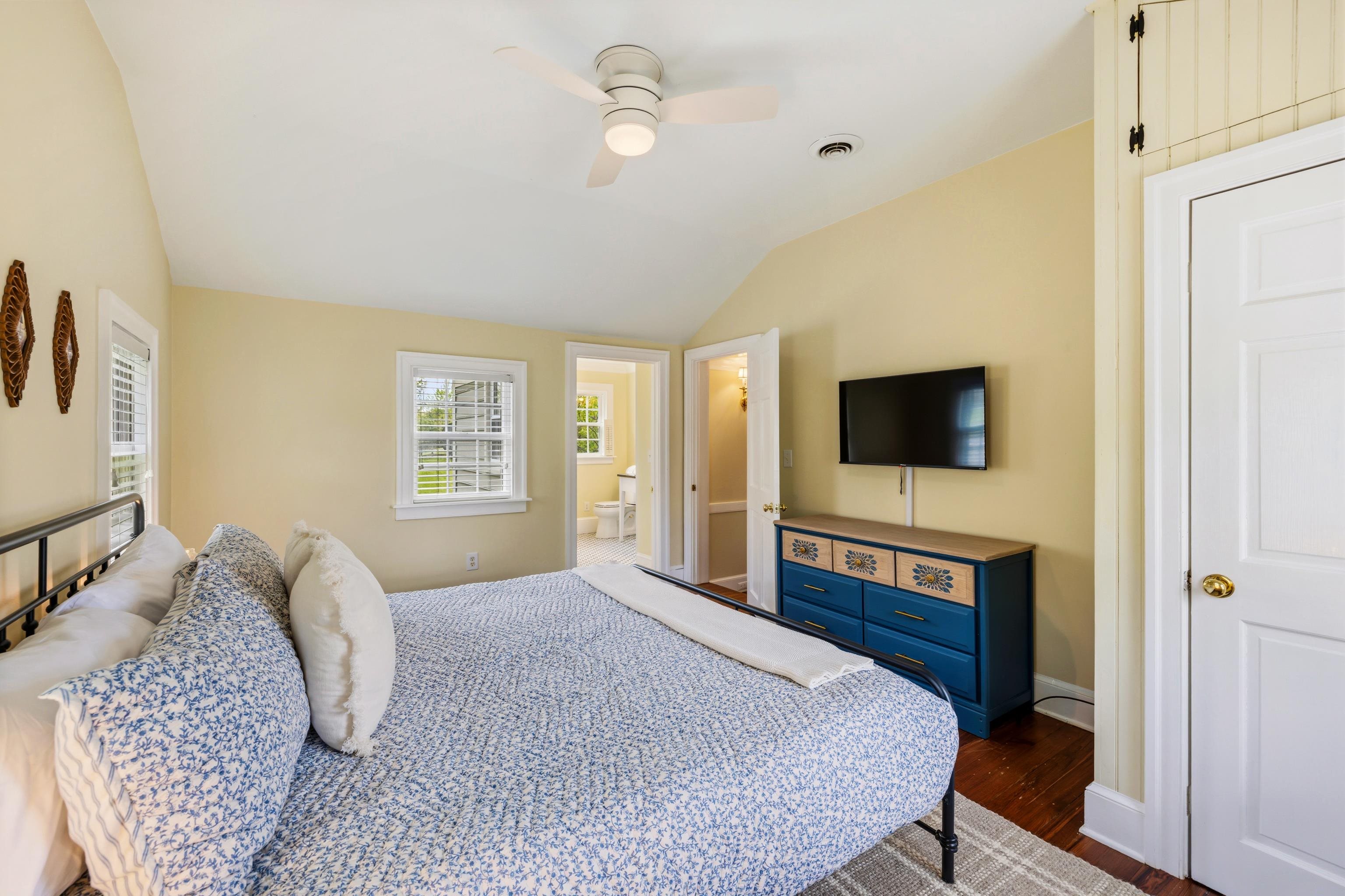 396 BELLEVUE LN