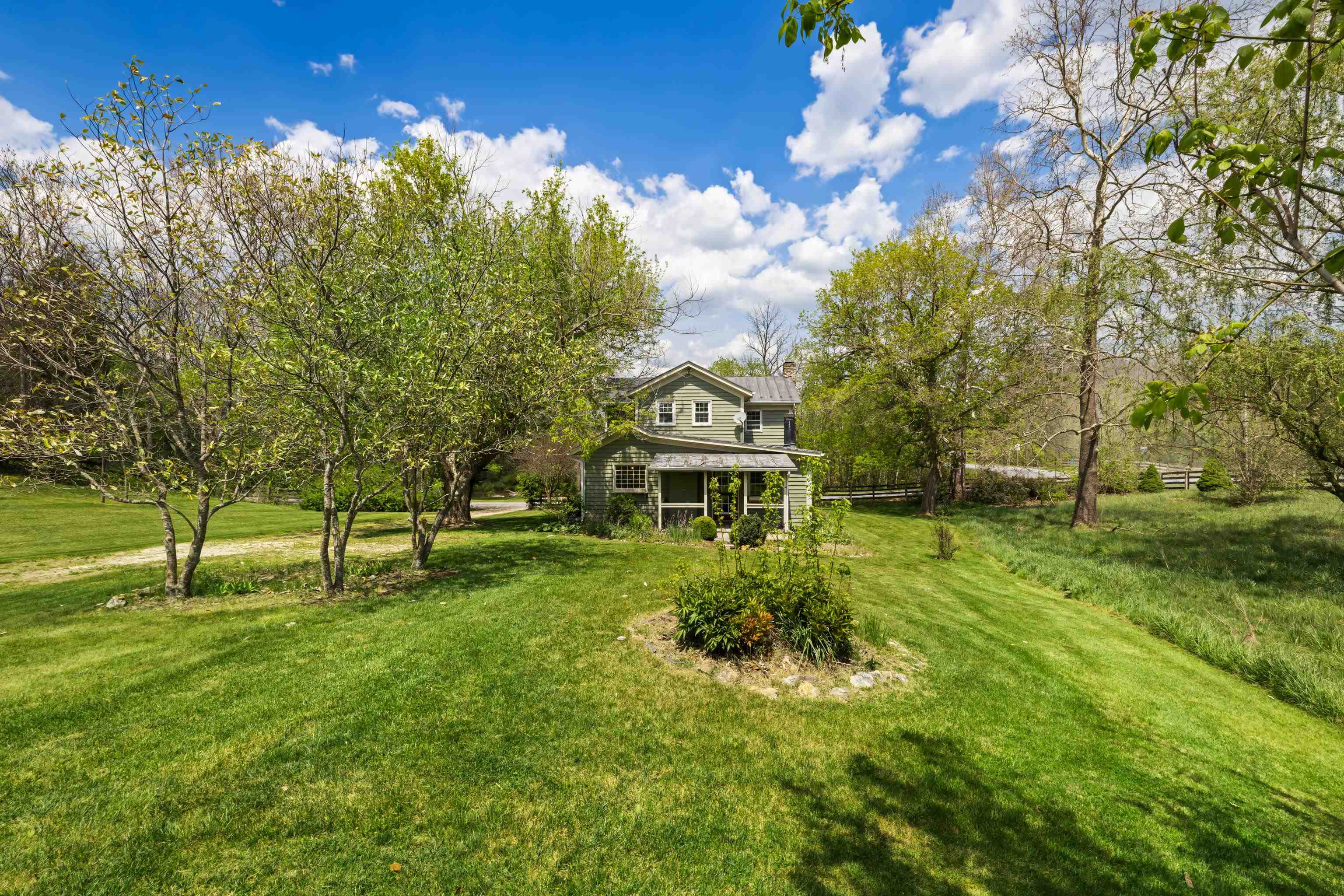 396 BELLEVUE LN